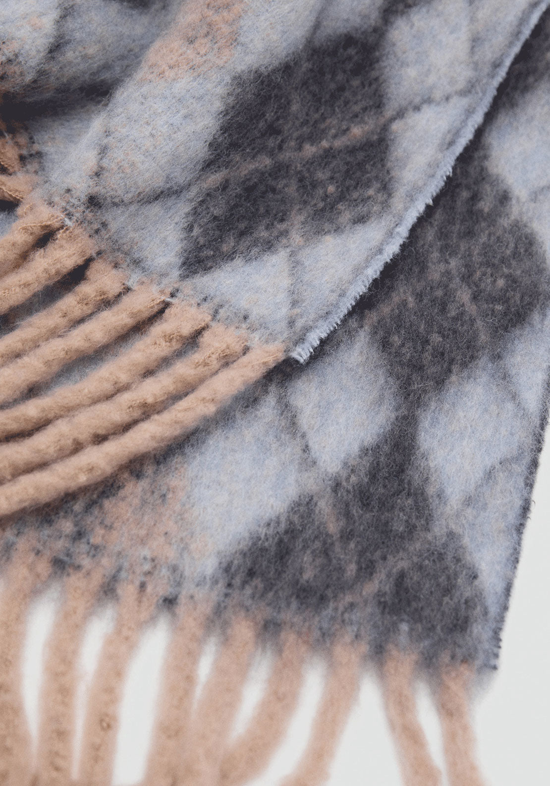 Diamond Pattern Scarf With Fringes - Blue