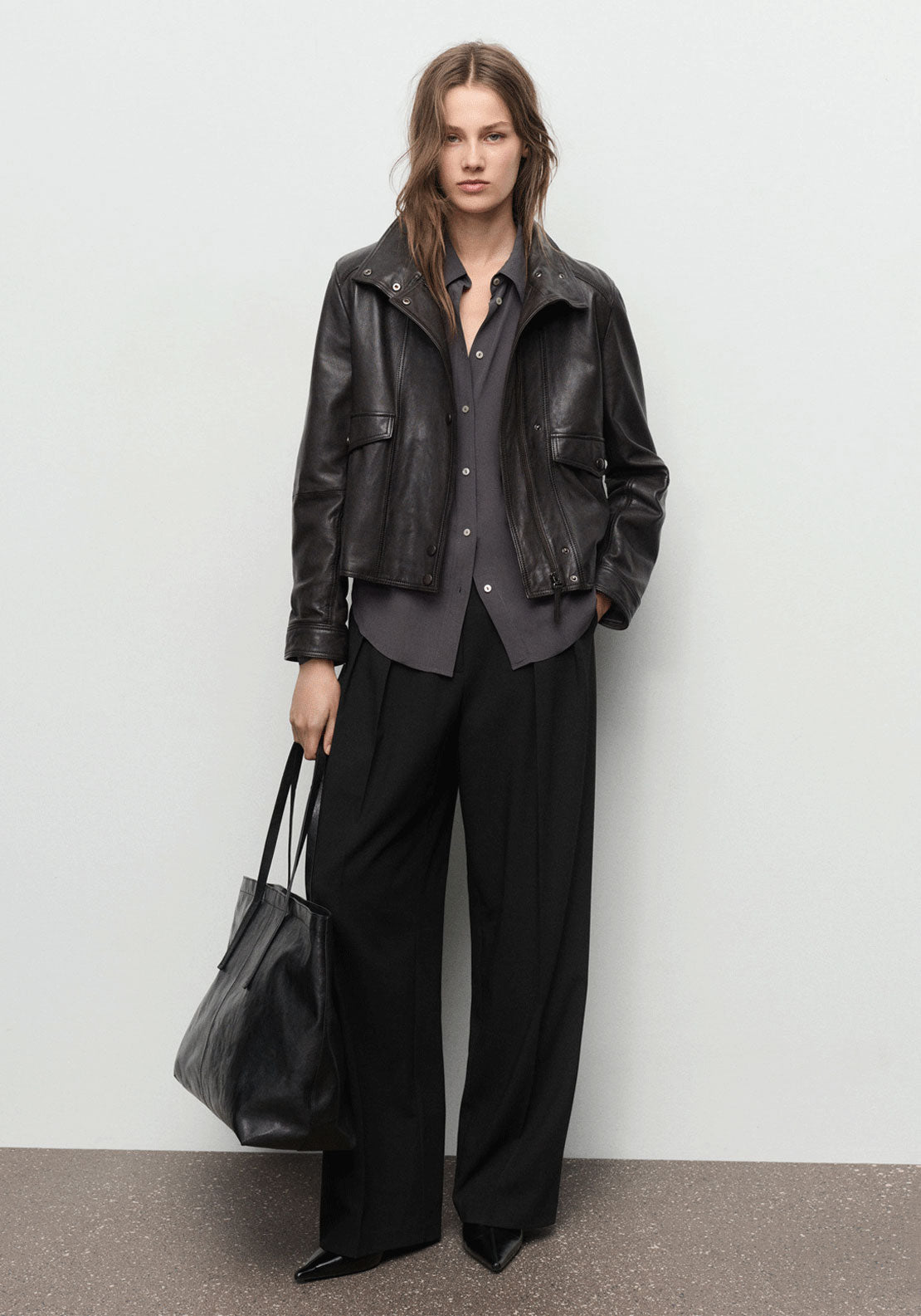 Wide Leg Mid Rise Pleated Trousers - Black