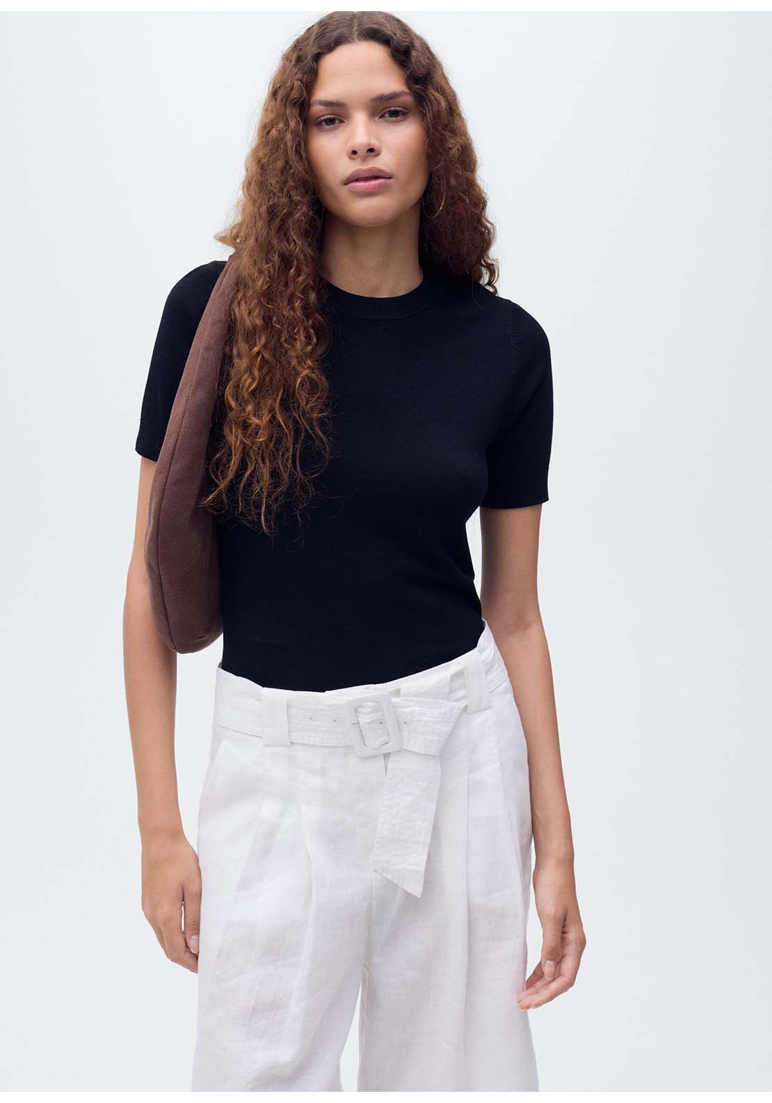 Short-Sleeved Fine Knit Sweater - Black