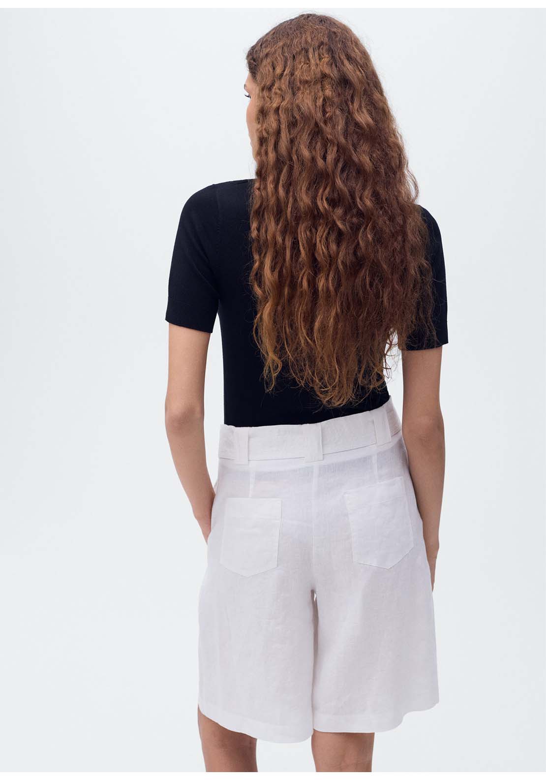 Short-Sleeved Fine Knit Sweater - Black