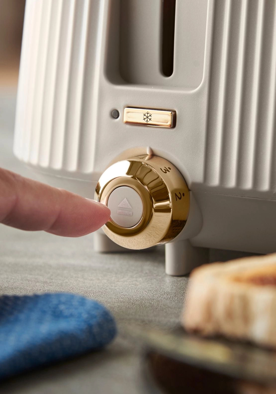 Brontë 4 Slice Toaster Stone - Model 26771