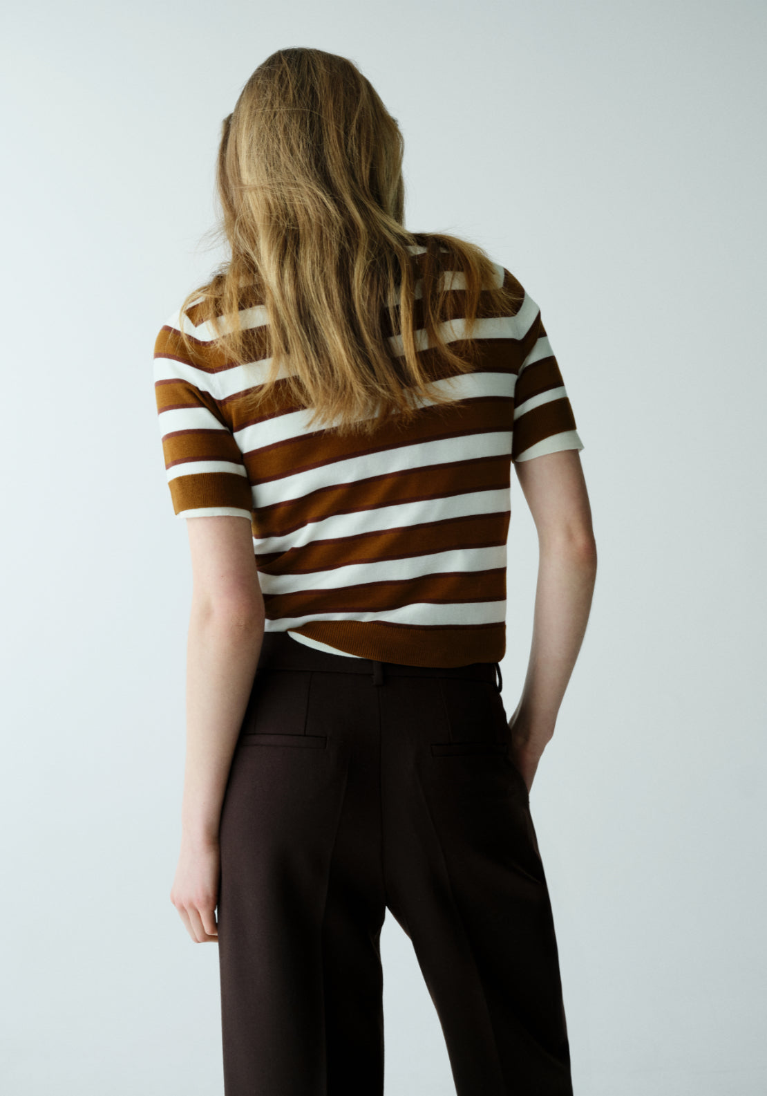 Short Sleeved Knitted Sweater - Brown