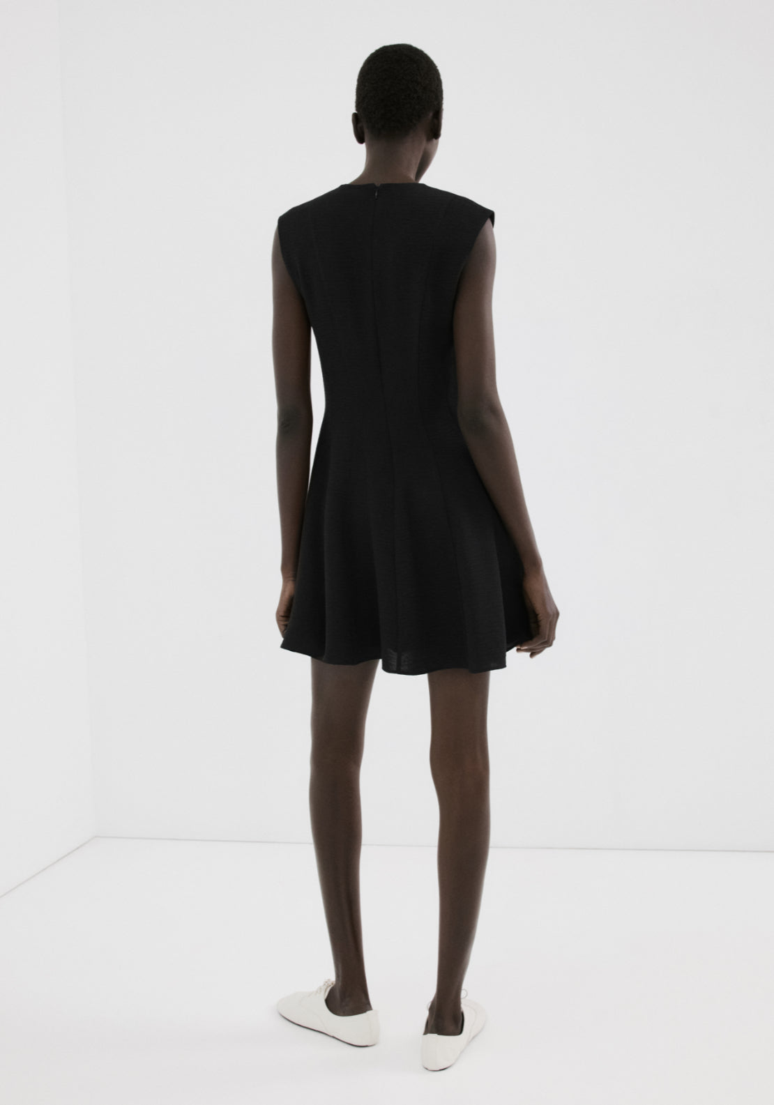 Flounce Dress With V-Neck - Black