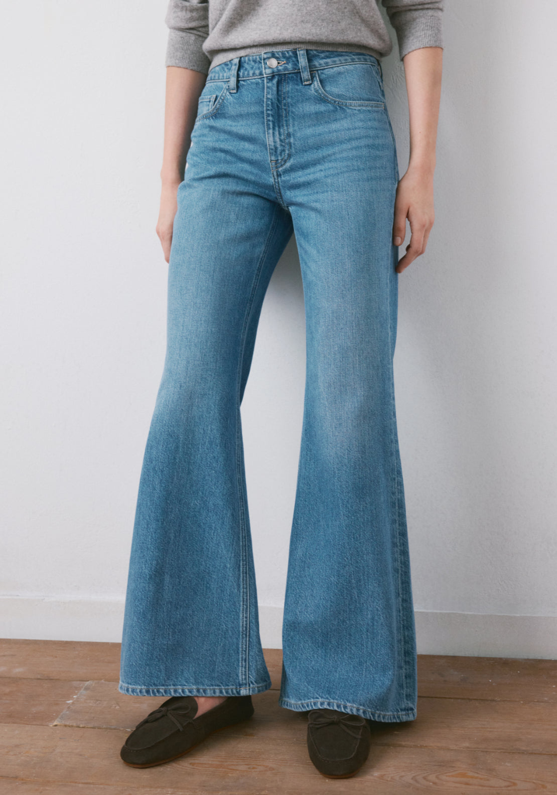 Mid Rise Flared Jeans - Blue