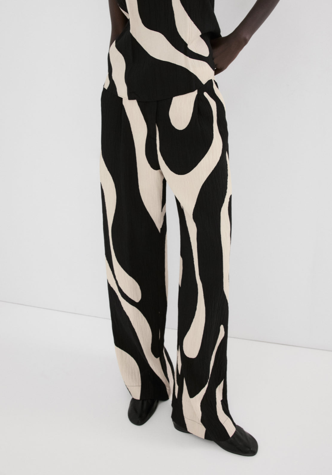 Printed Straight Trousers - Black
