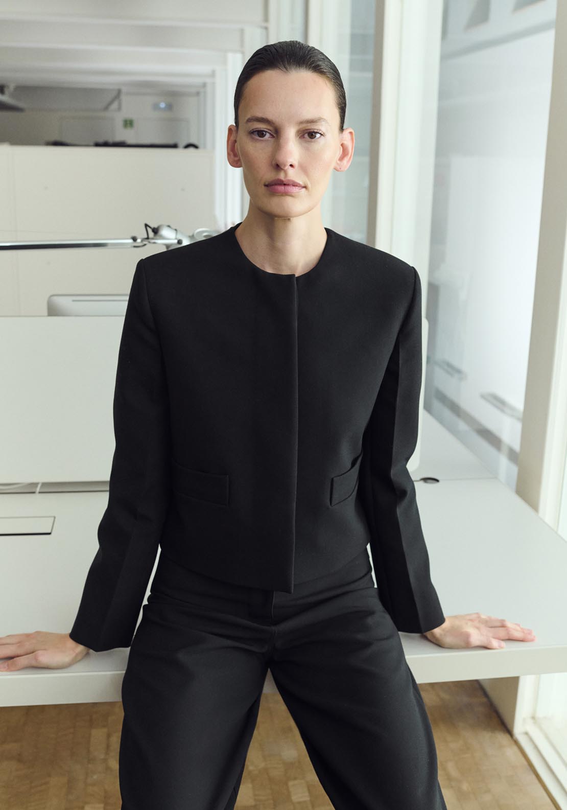 Crop Suit Blazer - Black