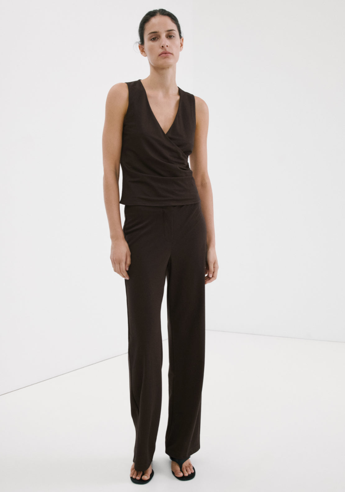 Straight Mid Rise Trousers - Brown