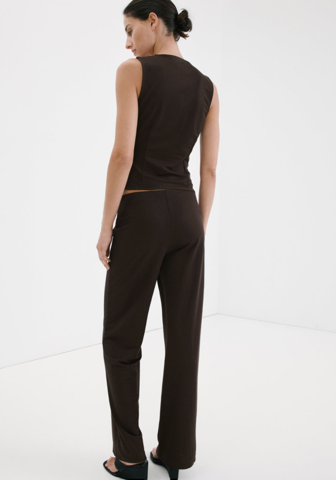 Straight Mid Rise Trousers - Brown