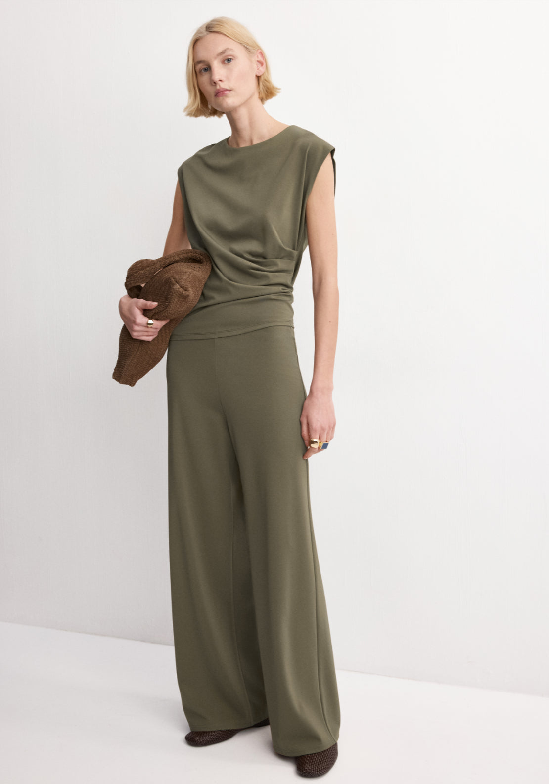 Fluid Straight Fit Trousers With Elastic Waist - Green