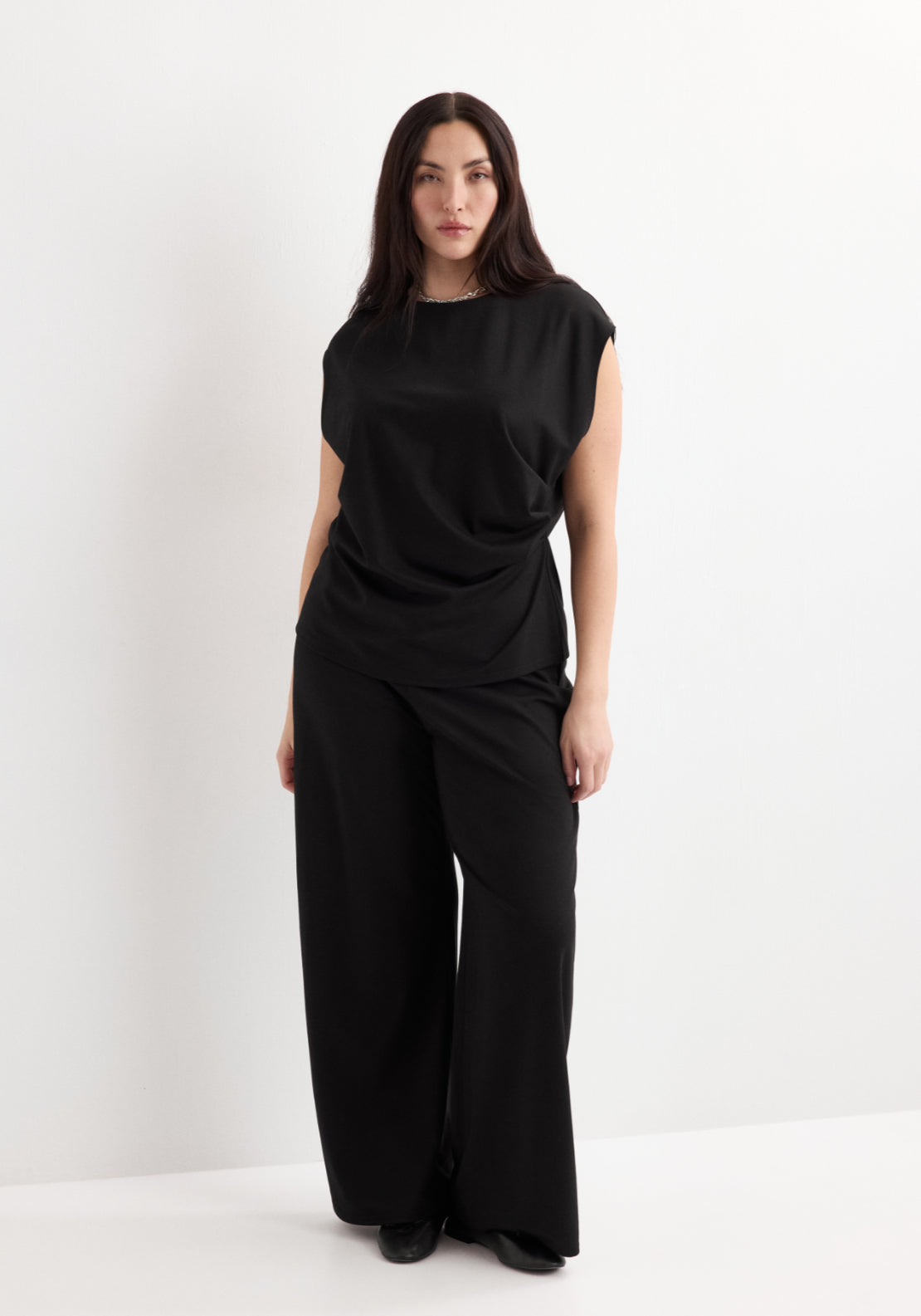 Straight Fit Trousers With Elastic Waist - Black
