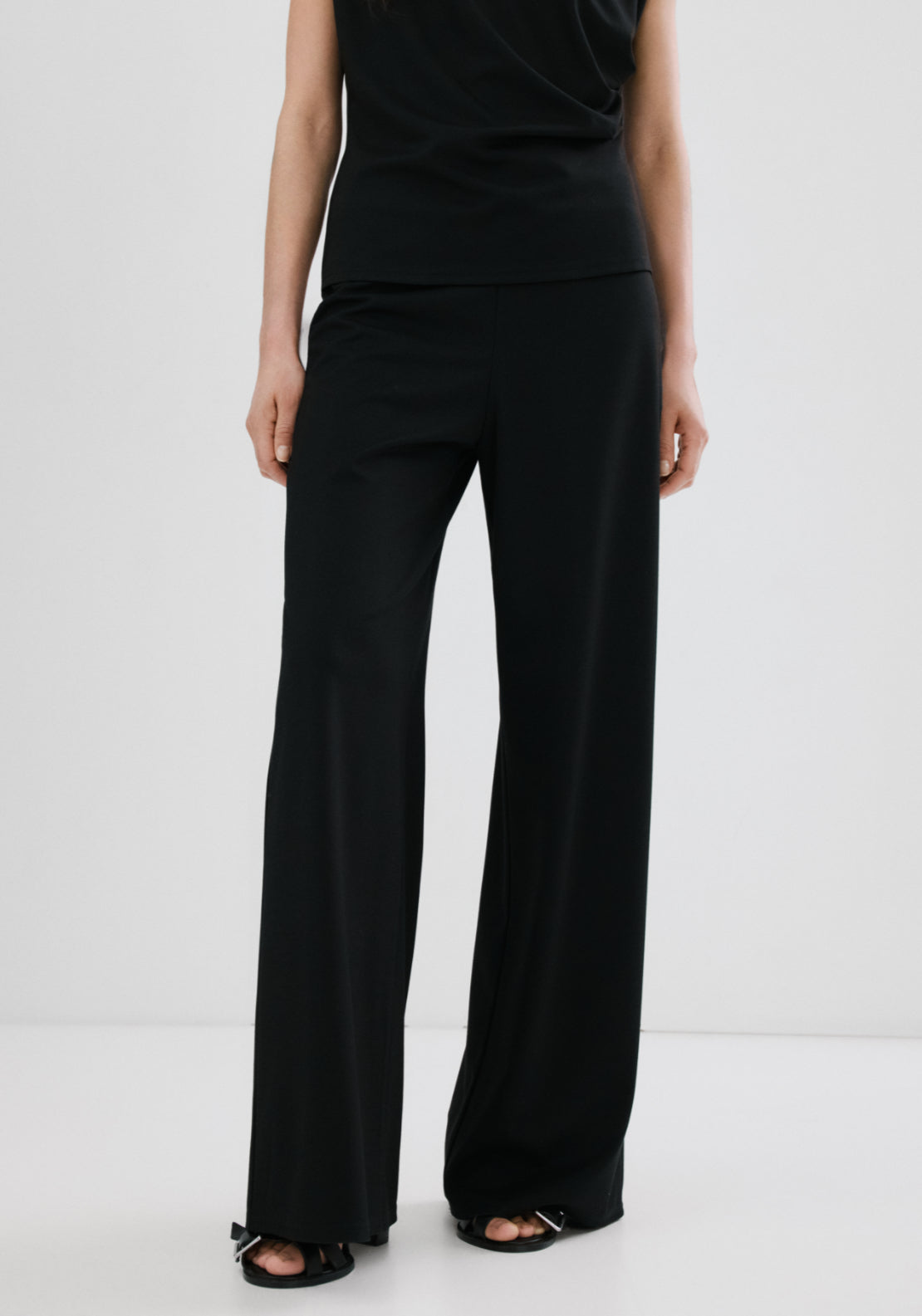 Straight Fit Trousers With Elastic Waist - Black