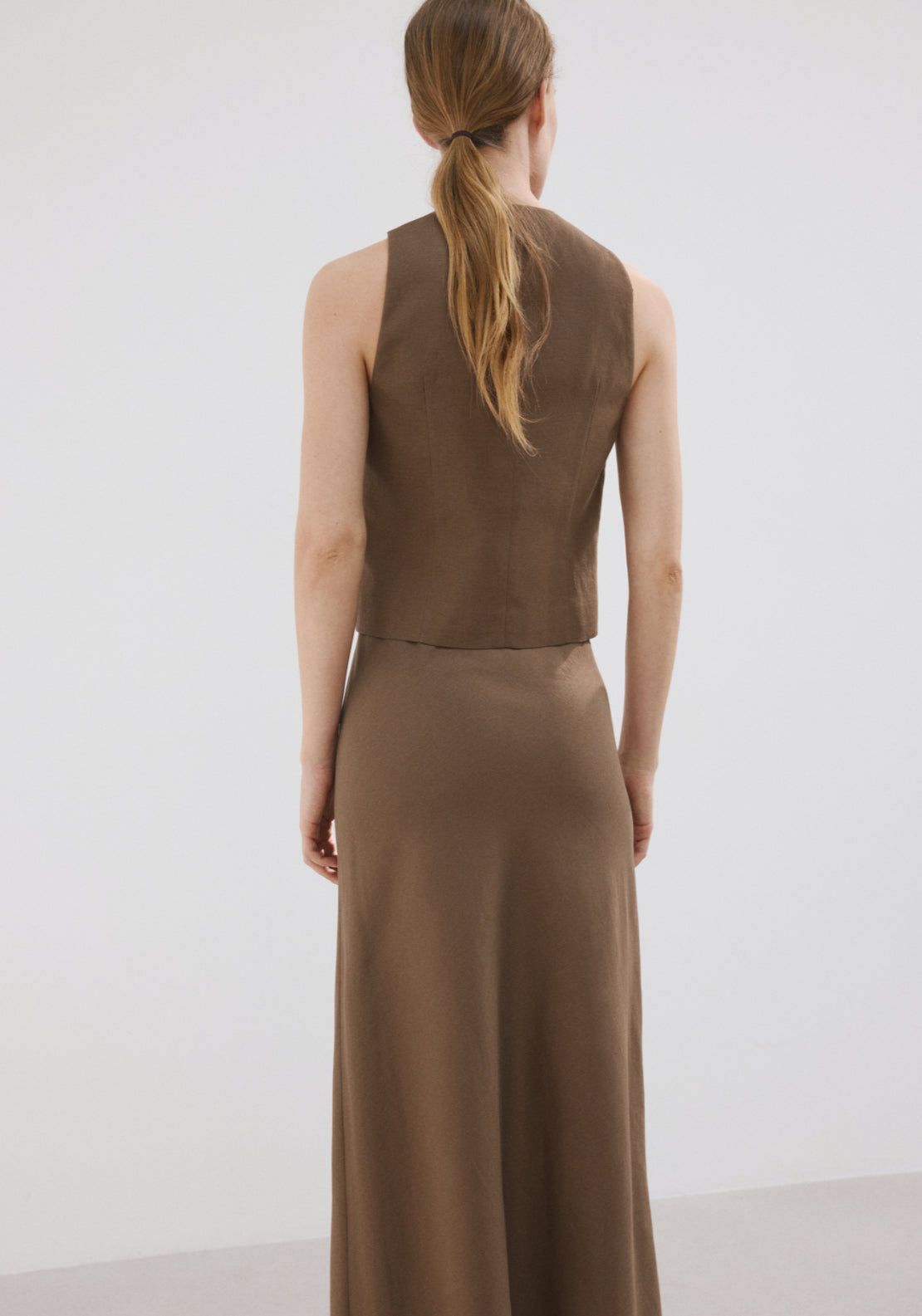 Linen Toggle Waistcoat - Brown