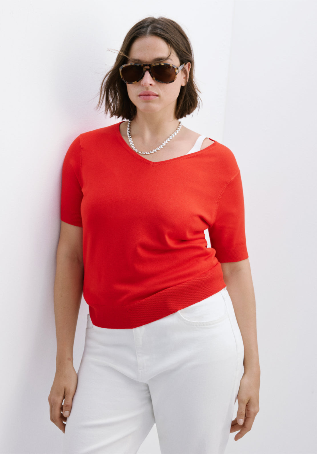 V-Neck Knit T-Shirt - Red