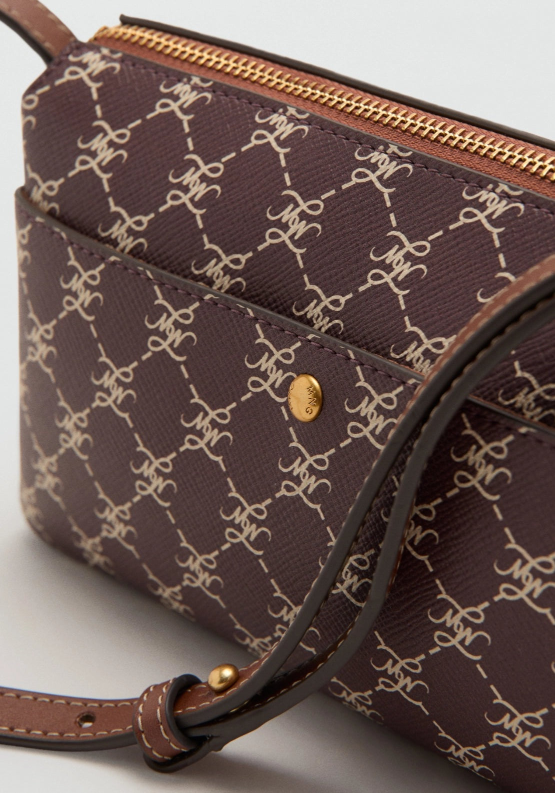 Shoulder Bag With Printed Logo - Burgundy