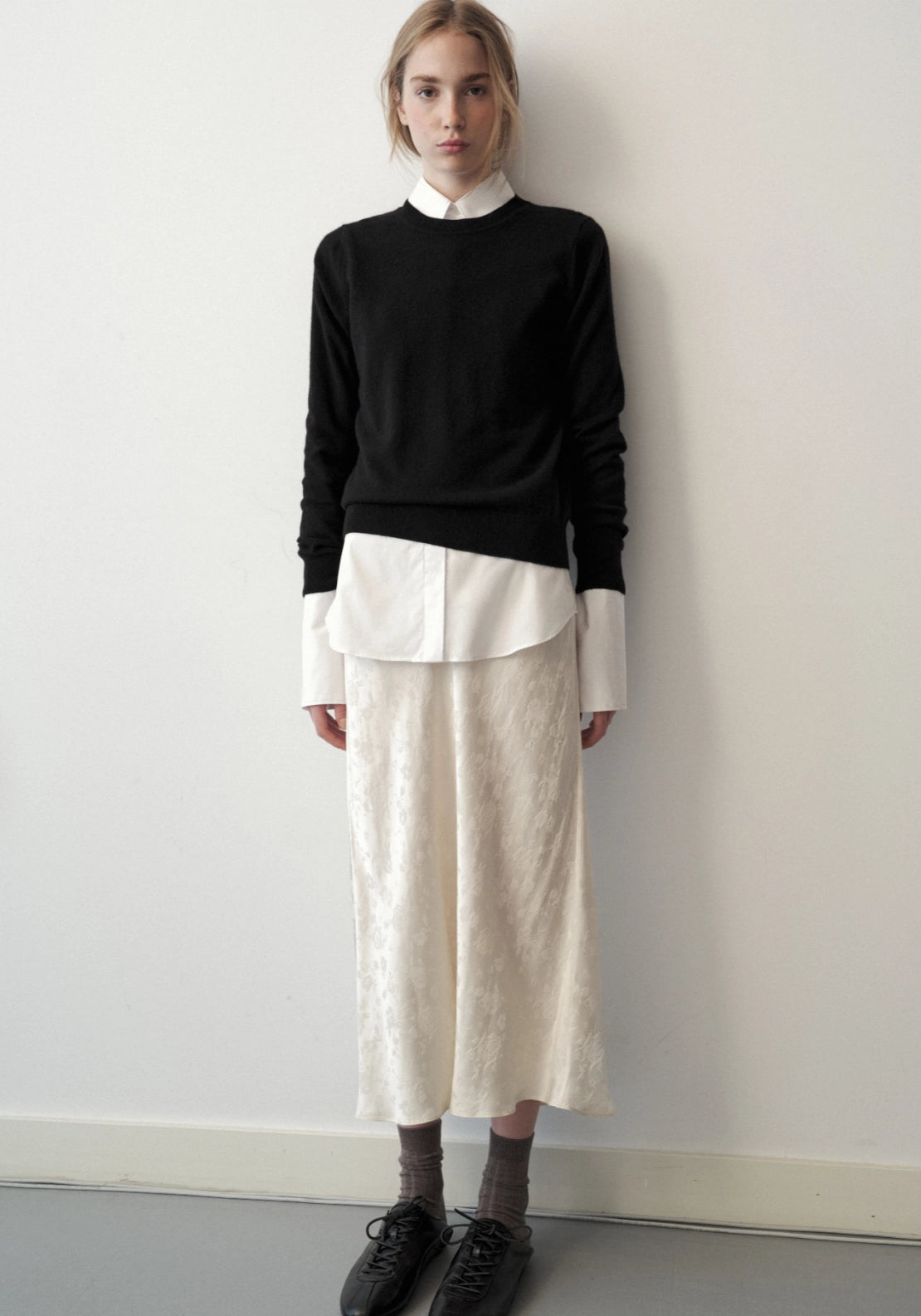 100% Cashmere Round Neck Sweater - Black