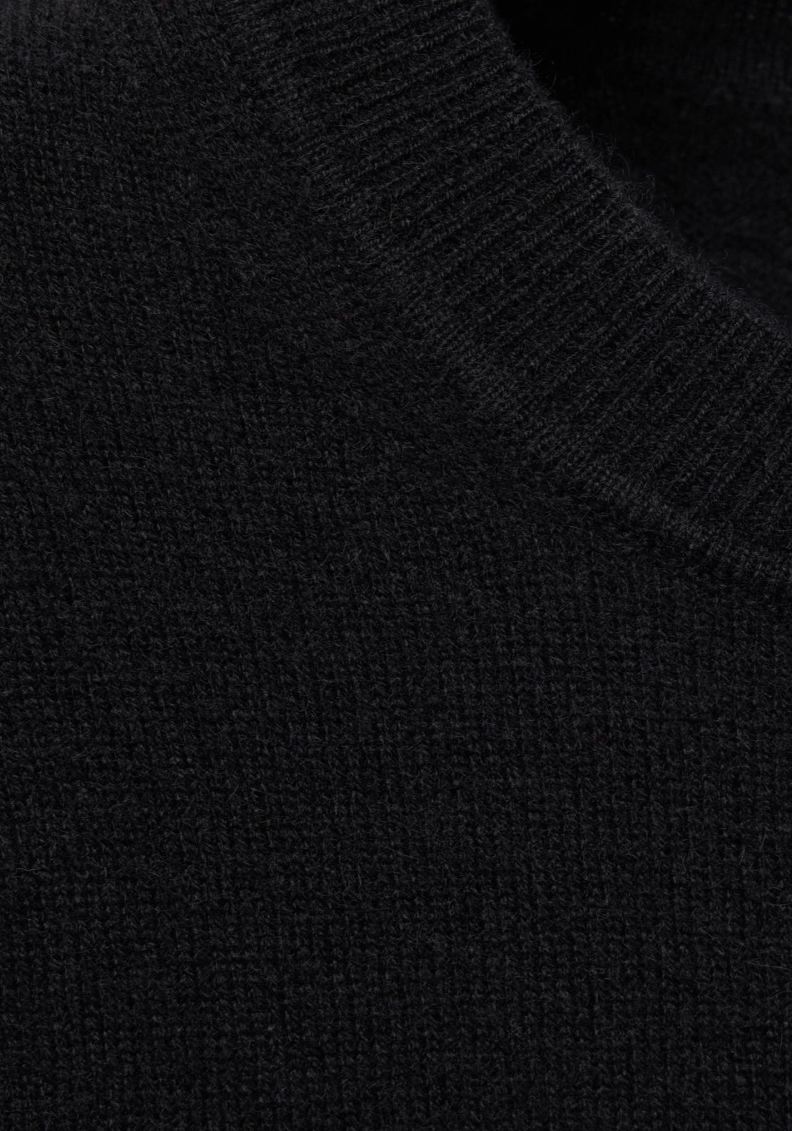 100% Cashmere Round Neck Sweater - Black