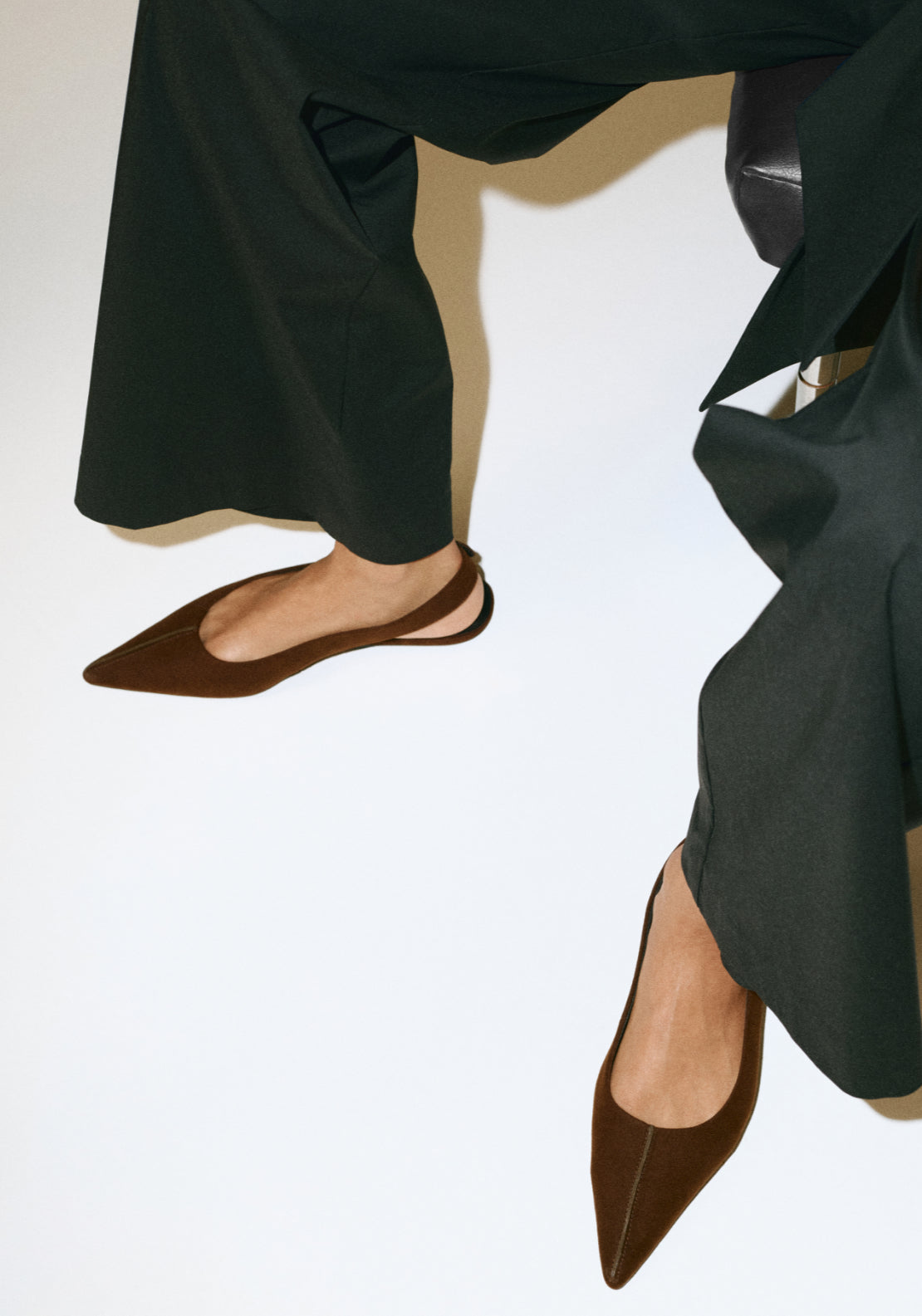 Pointed Toe Flat Shoes - Brown