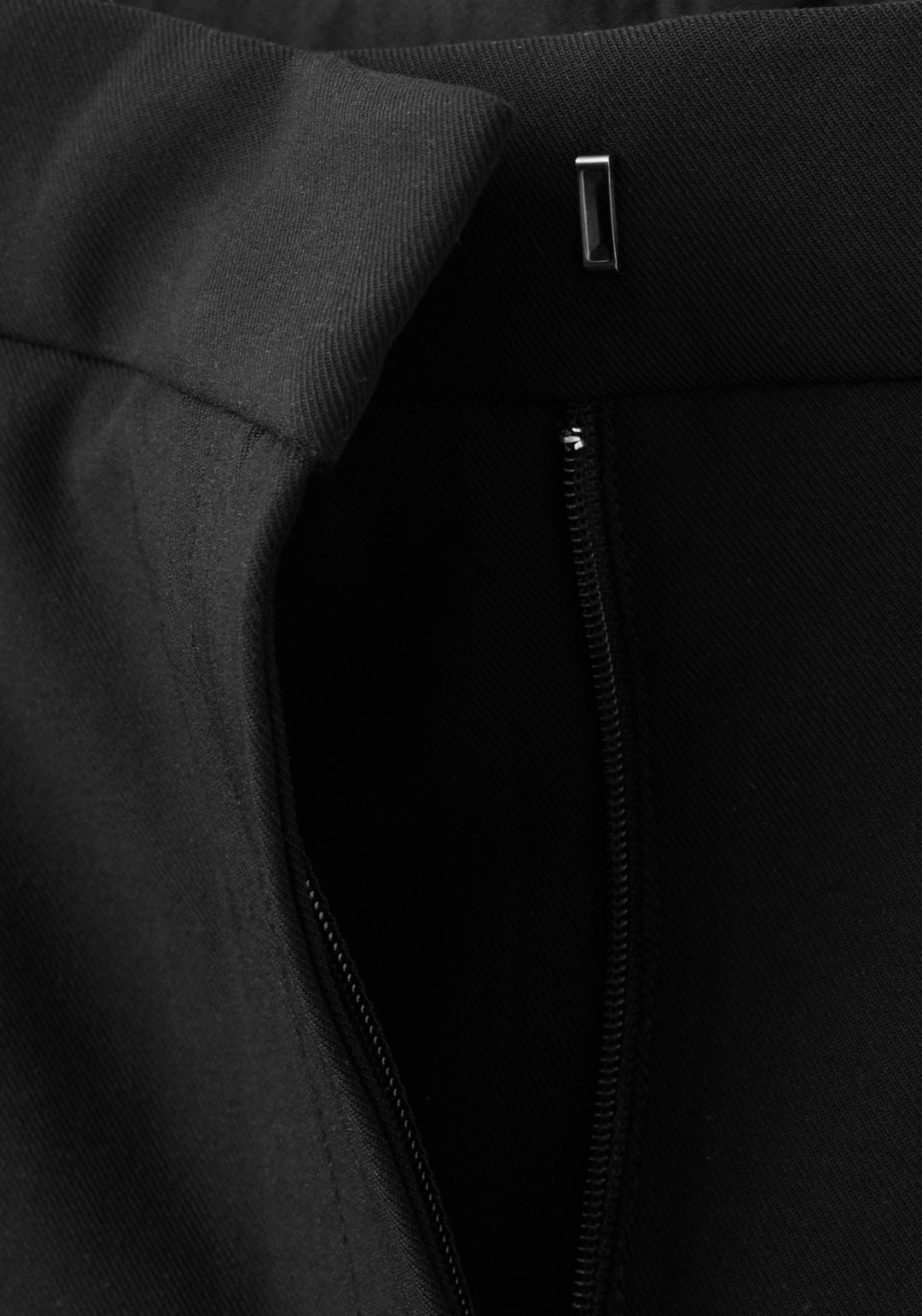 Straight Fit Pleated Trousers - Black