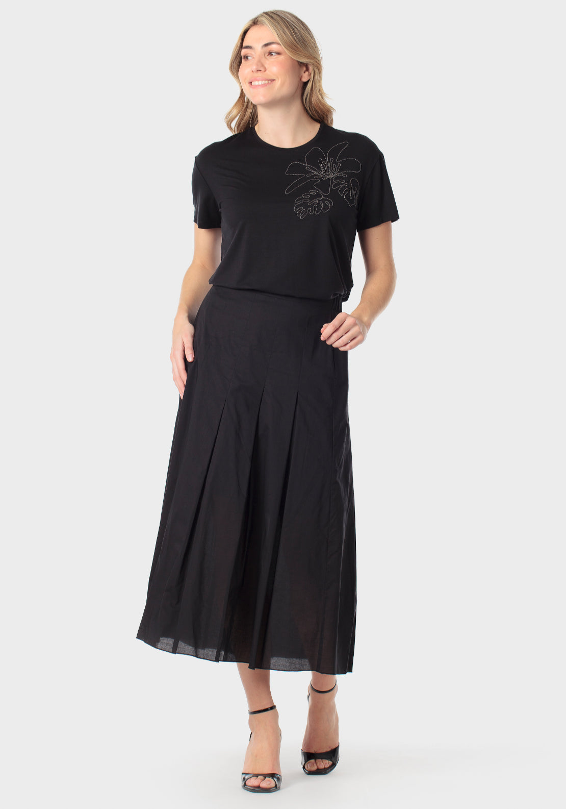 Floral Embellished T-Shirt - Black