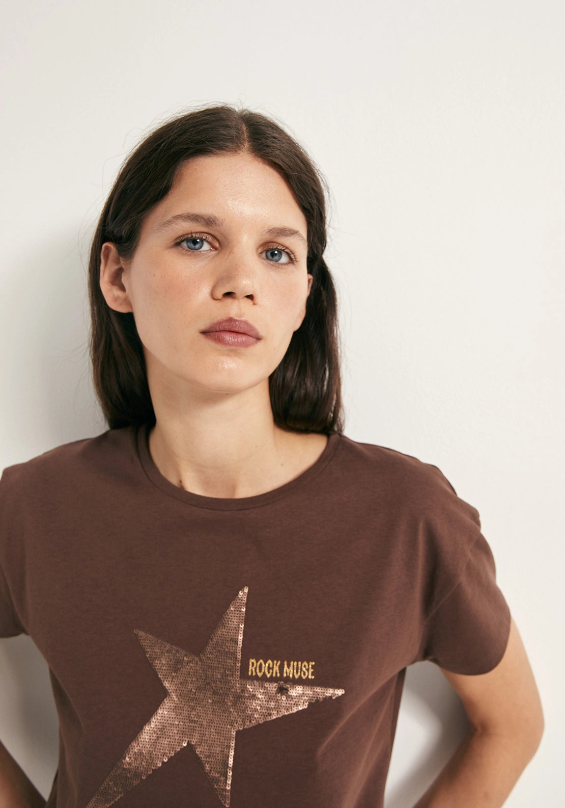 Short-Sleeve Sequin T-Shirt - Brown