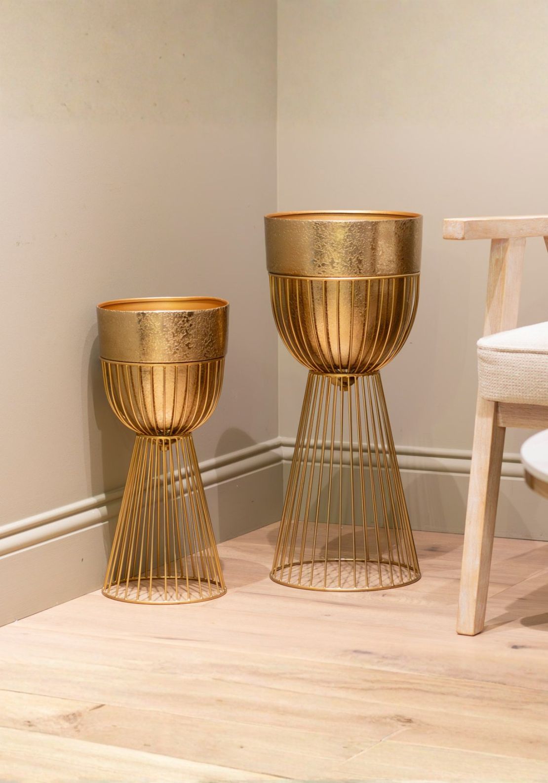 Gold Raised Planter With Wire Stand Large - Gold
