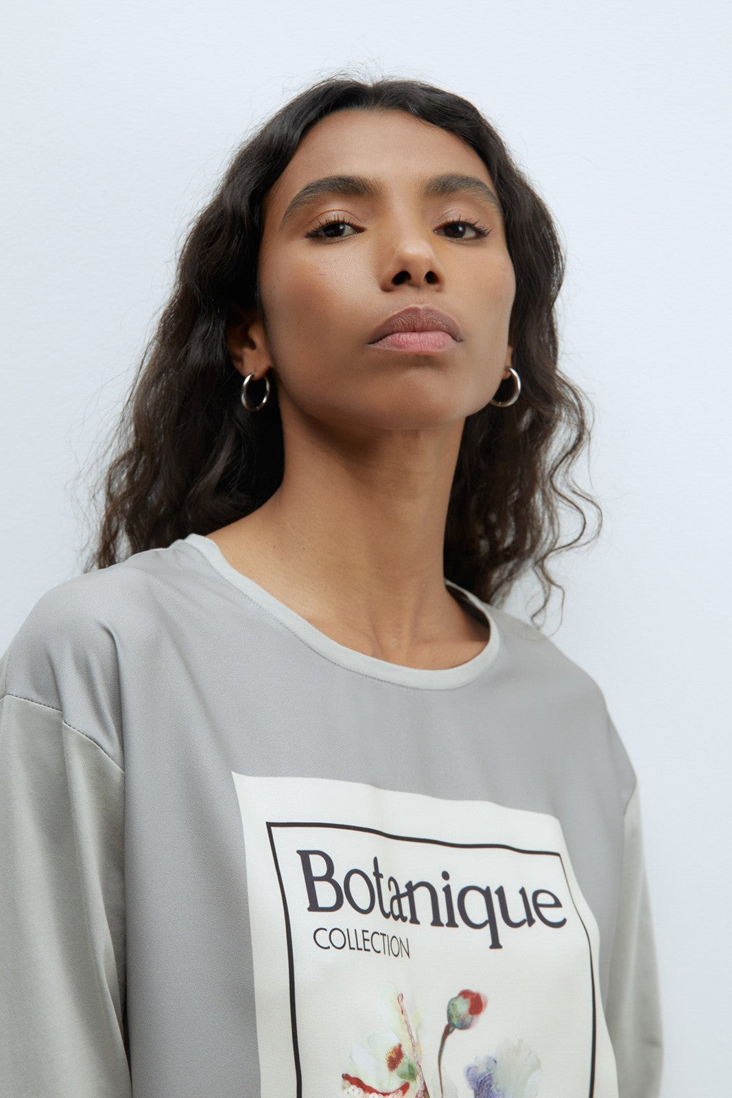 Sfera Graphic-print long-sleeved T-shirt - Light Grey 2 Shaws Department Stores