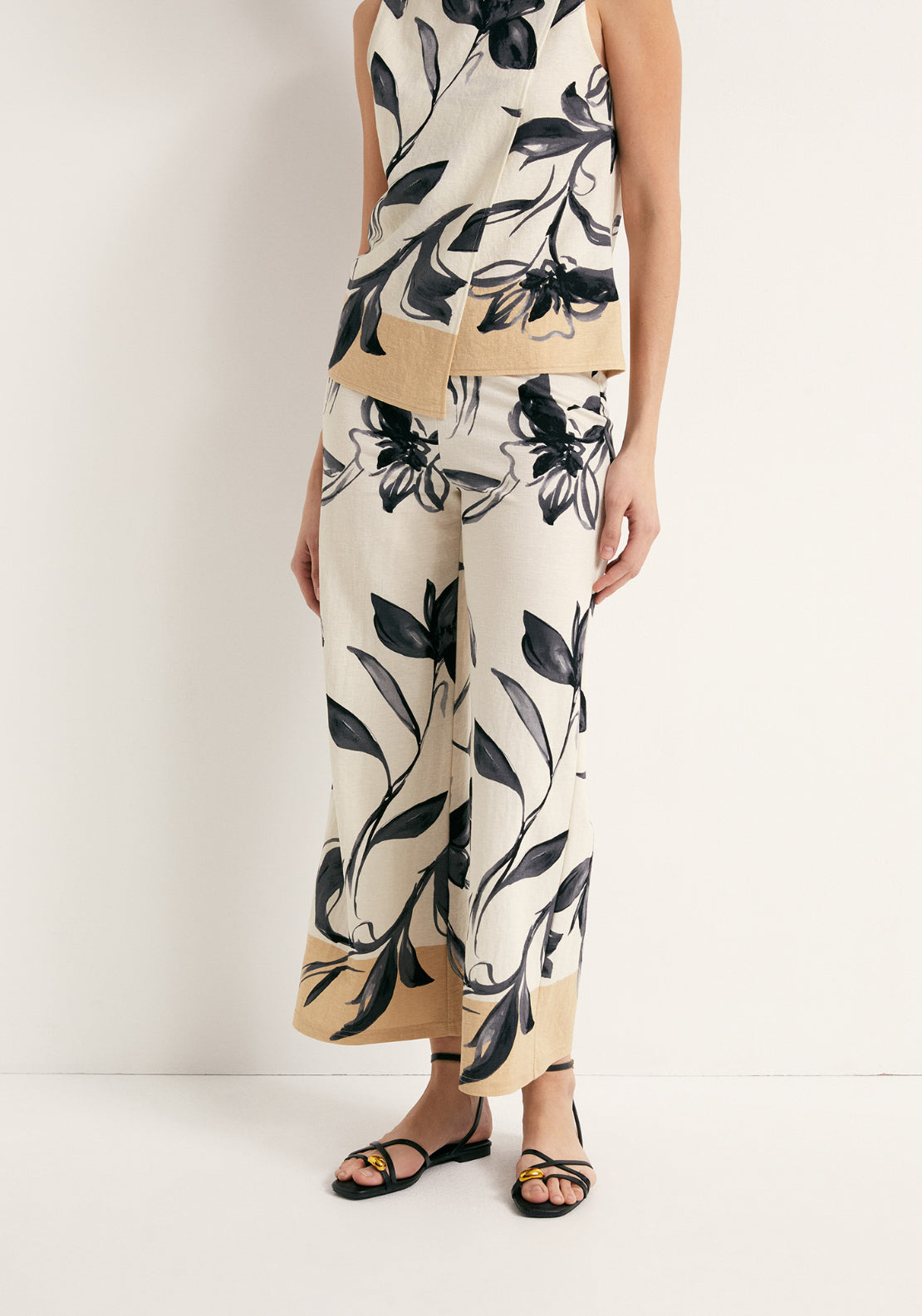 Floral Print Wide Trousers - Black