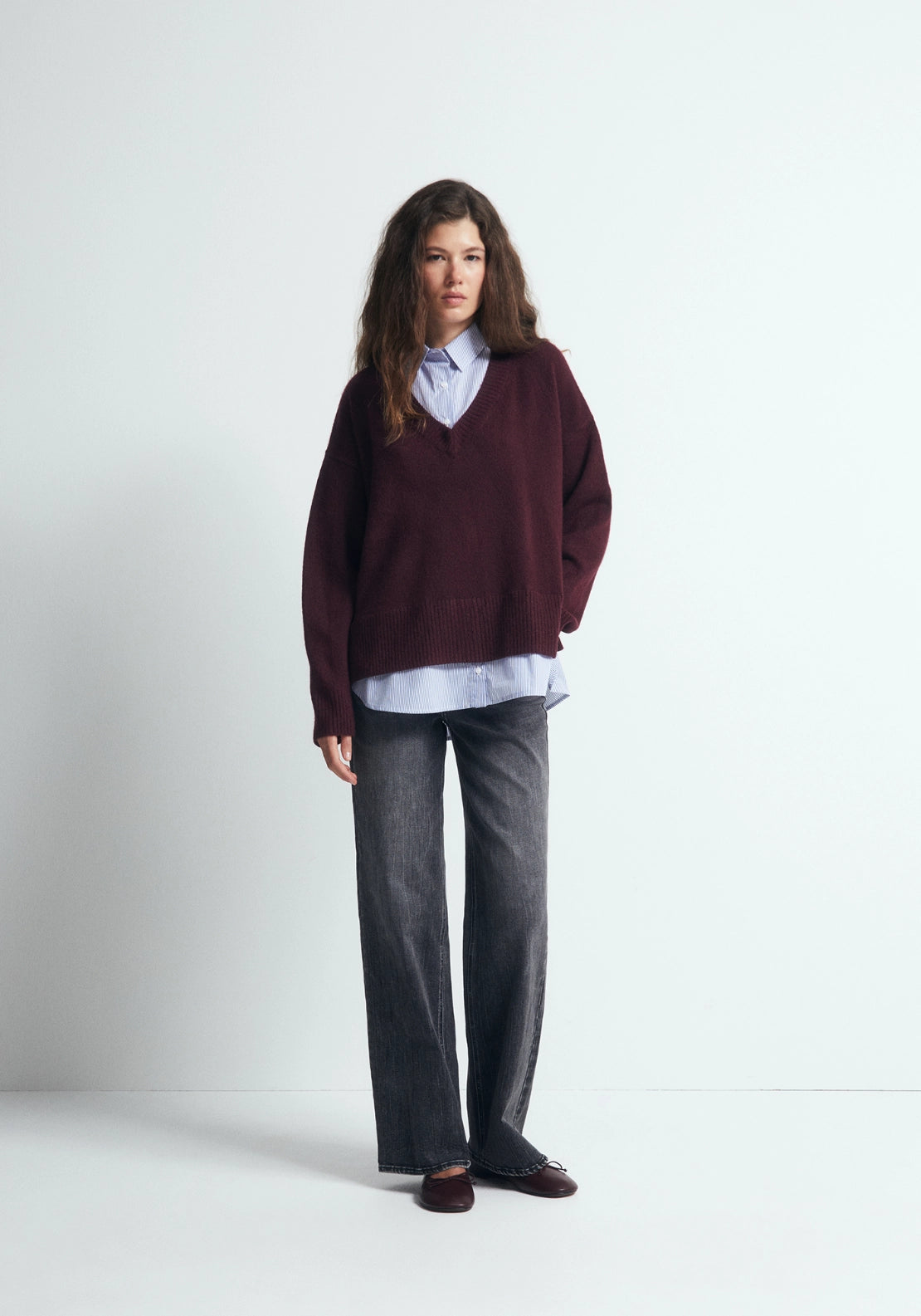 Mixed Fabric V-Neck Sweater - Red