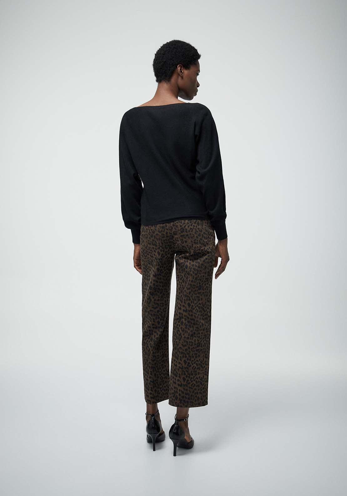 Scoop Neck Sweater - Black