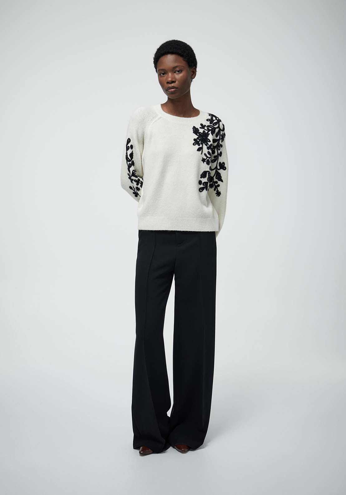 Contrast Embroidery Sweater - Cream