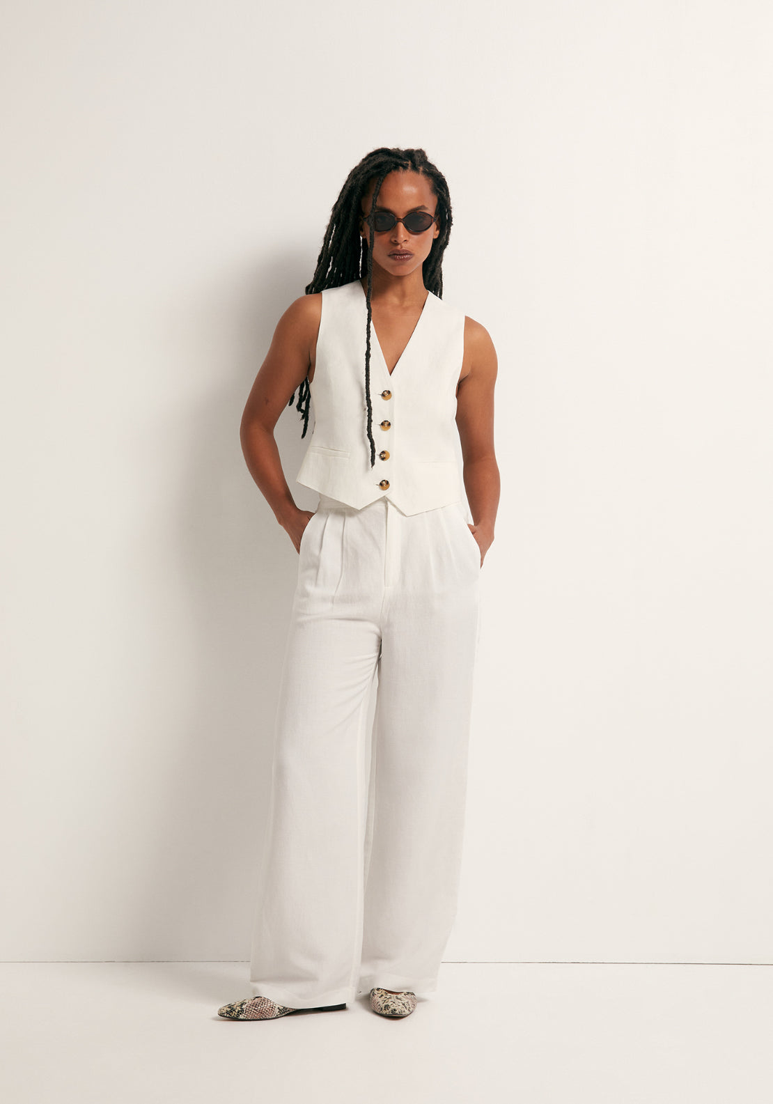 Pointed Hem Linen Waistcoat - White