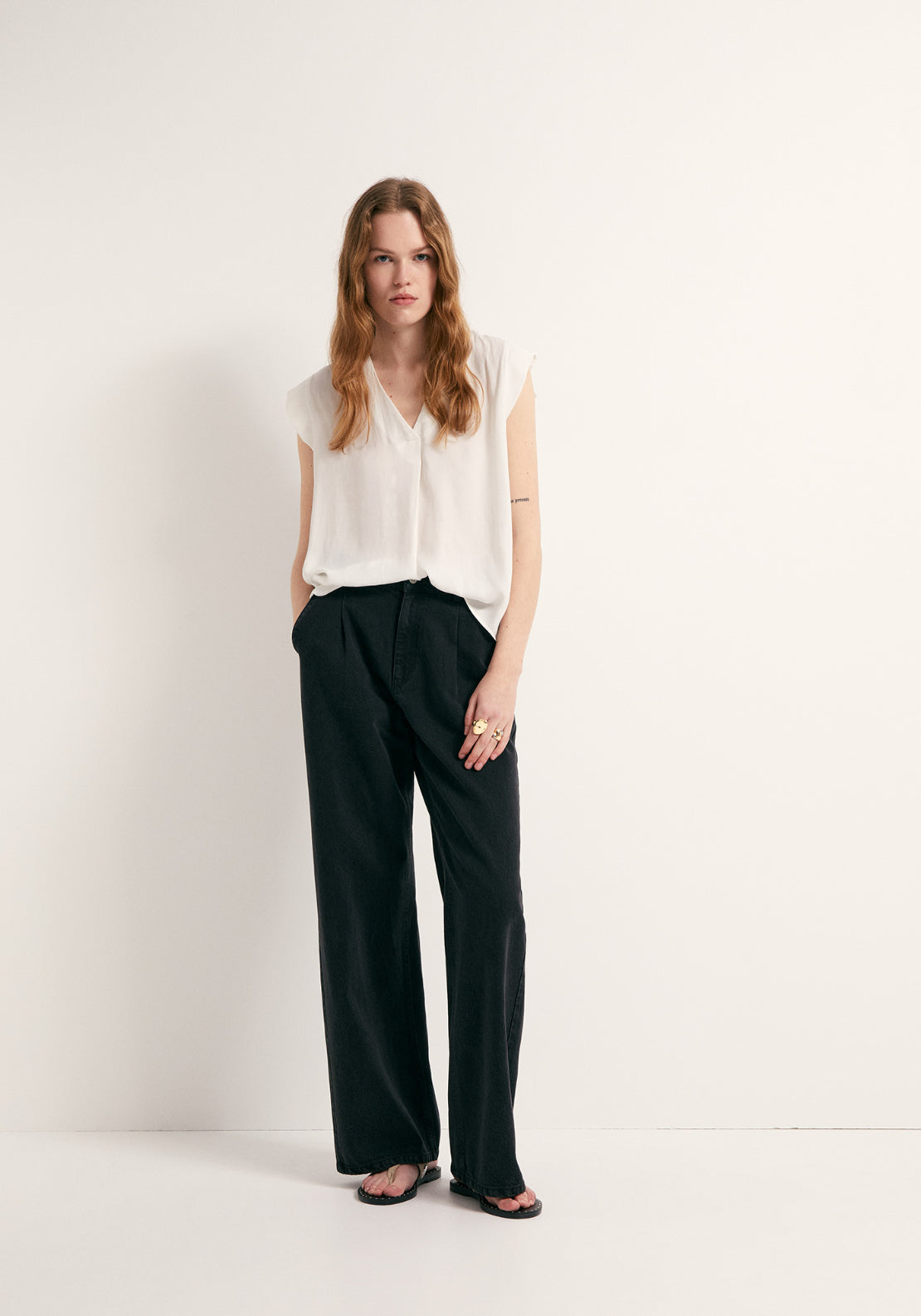 Basic Sleeveless Top With V Neck Top - White