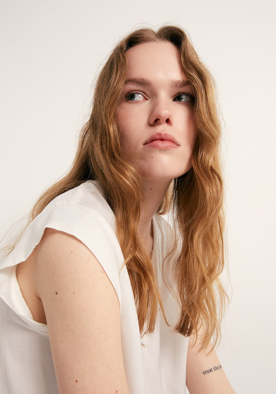 Basic Sleeveless Top With V Neck Top - White