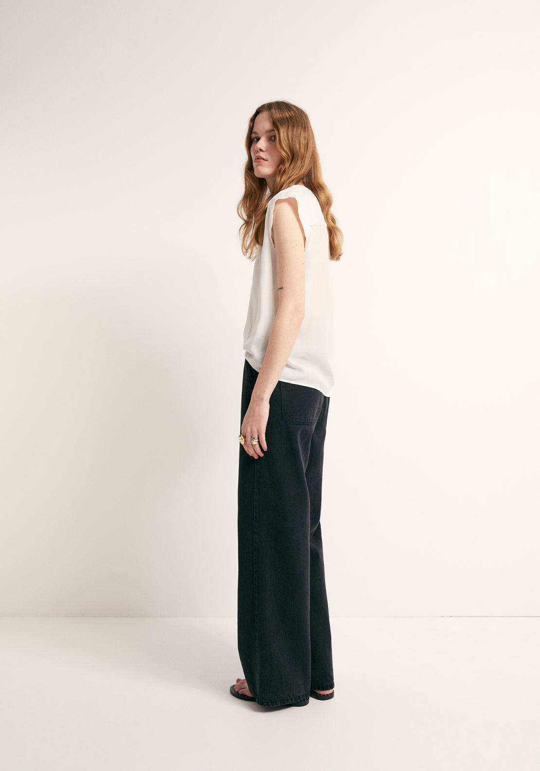 Basic Sleeveless Top With V Neck Top - White