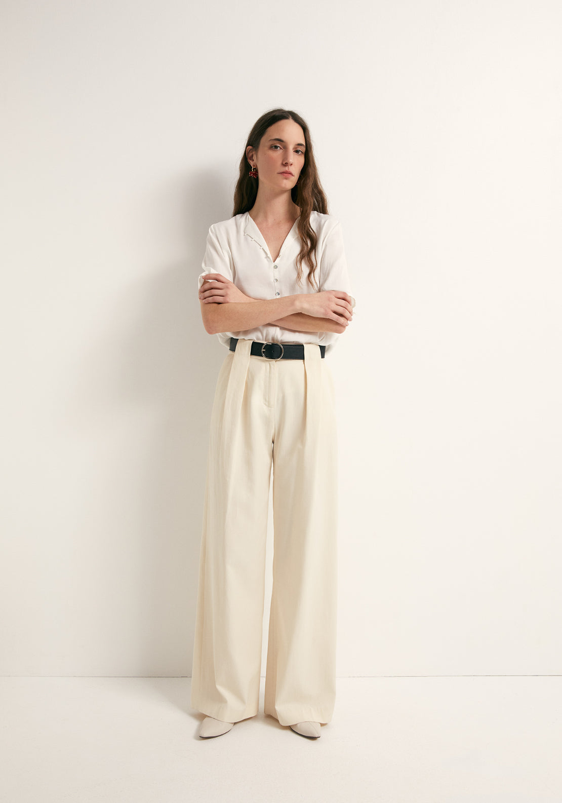 Short-Sleeved V-Neck Blouse - White