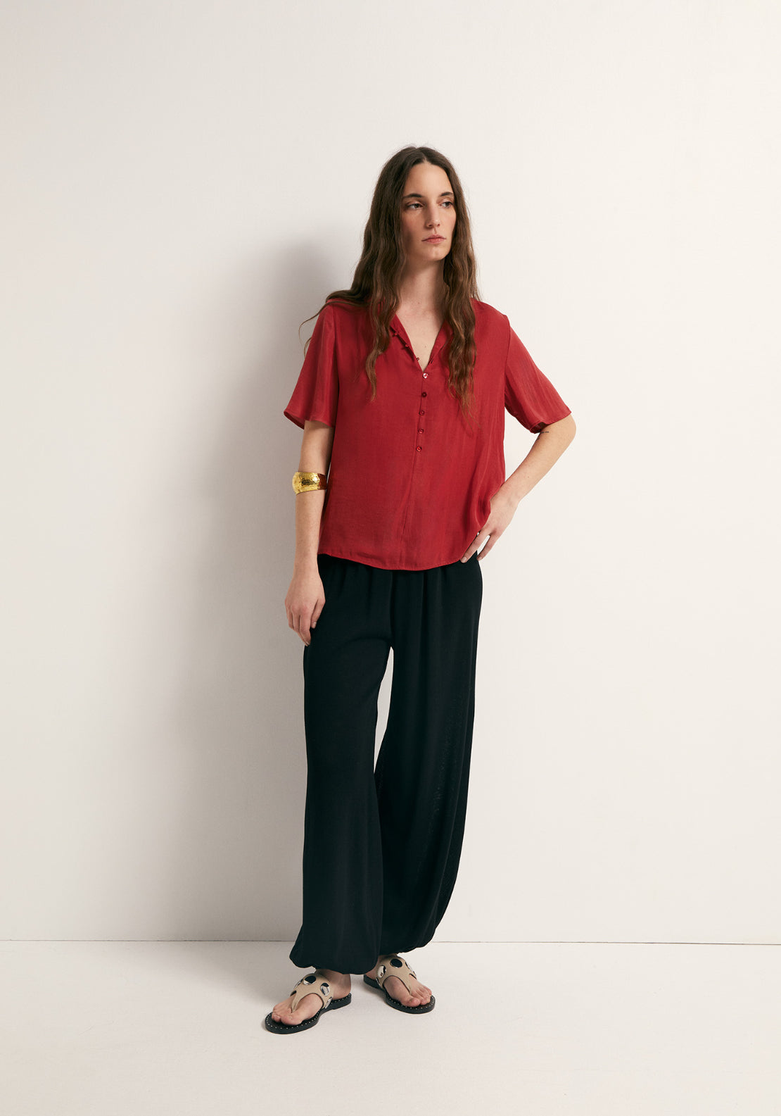 Short-Sleeved V-Neck Blouse - Red