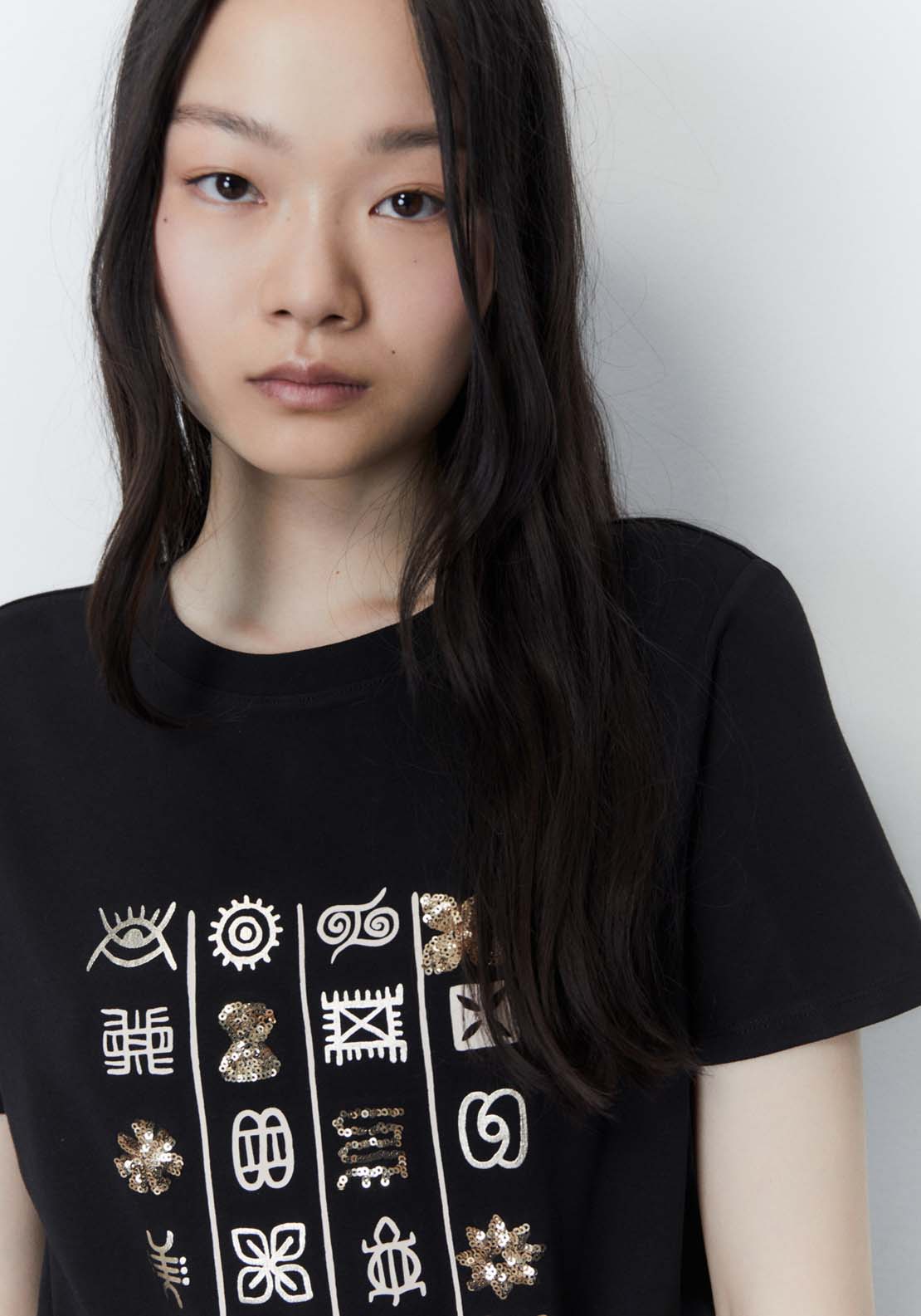 Sfera Placement print sequins T-shirt - Black Acid 2 Shaws Department Stores