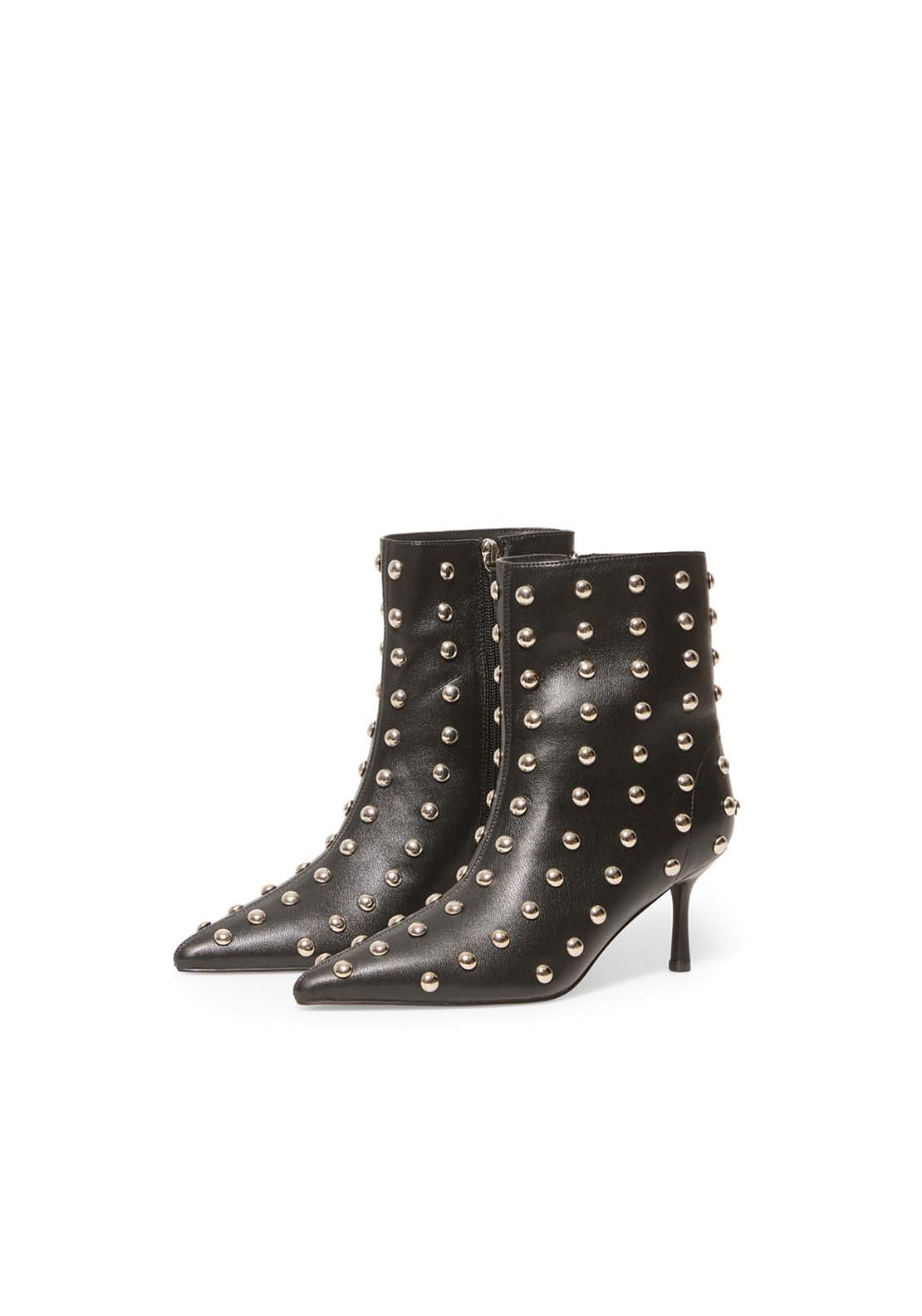Pointed Boots With Macro Studs - Black