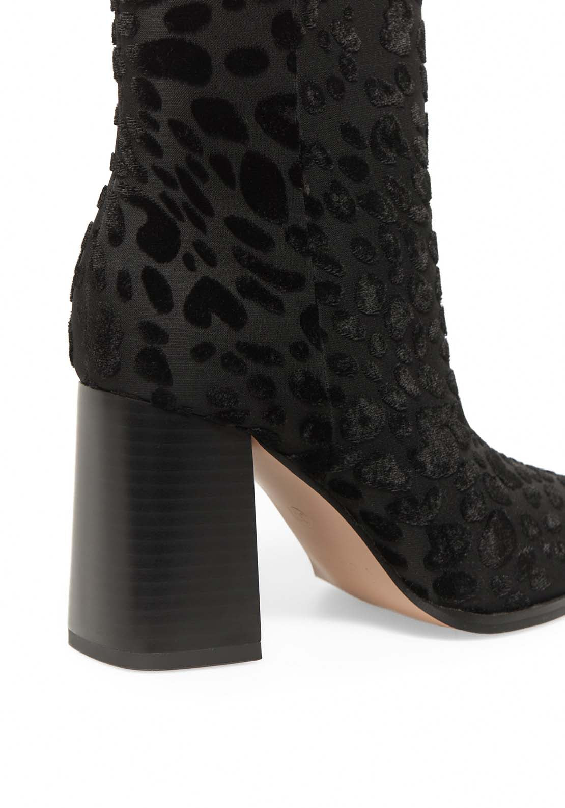Elegant Leopard Boots - Black
