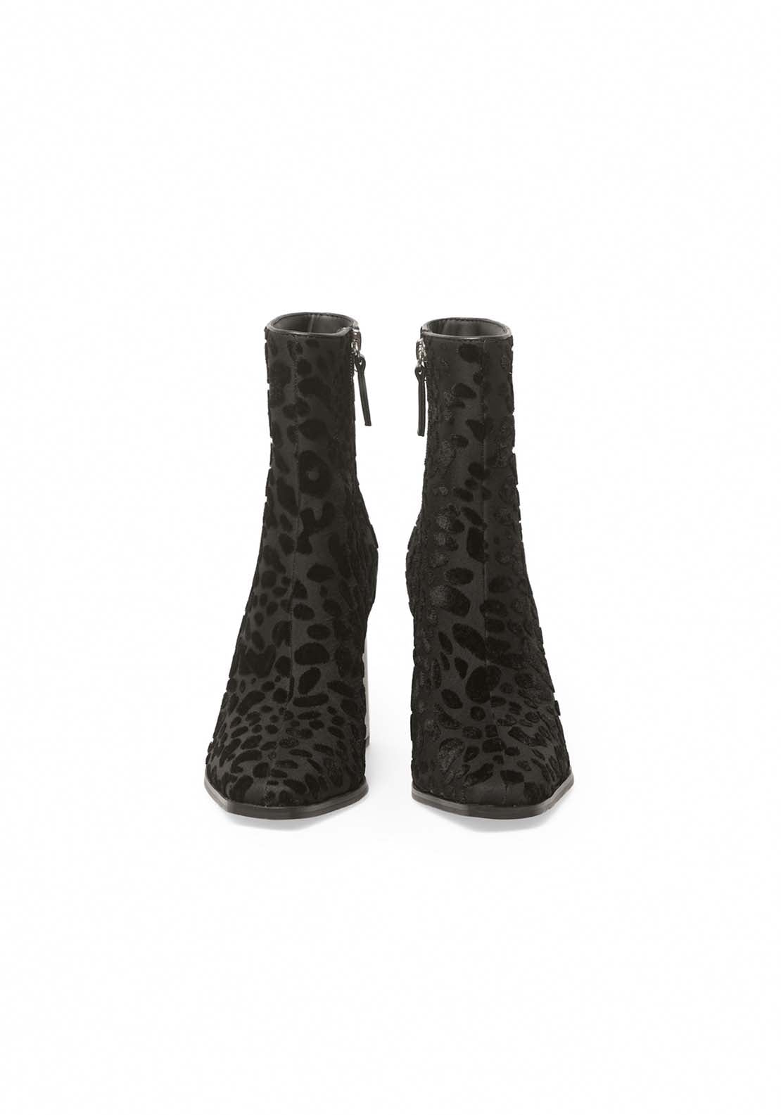 Elegant Leopard Boots - Black
