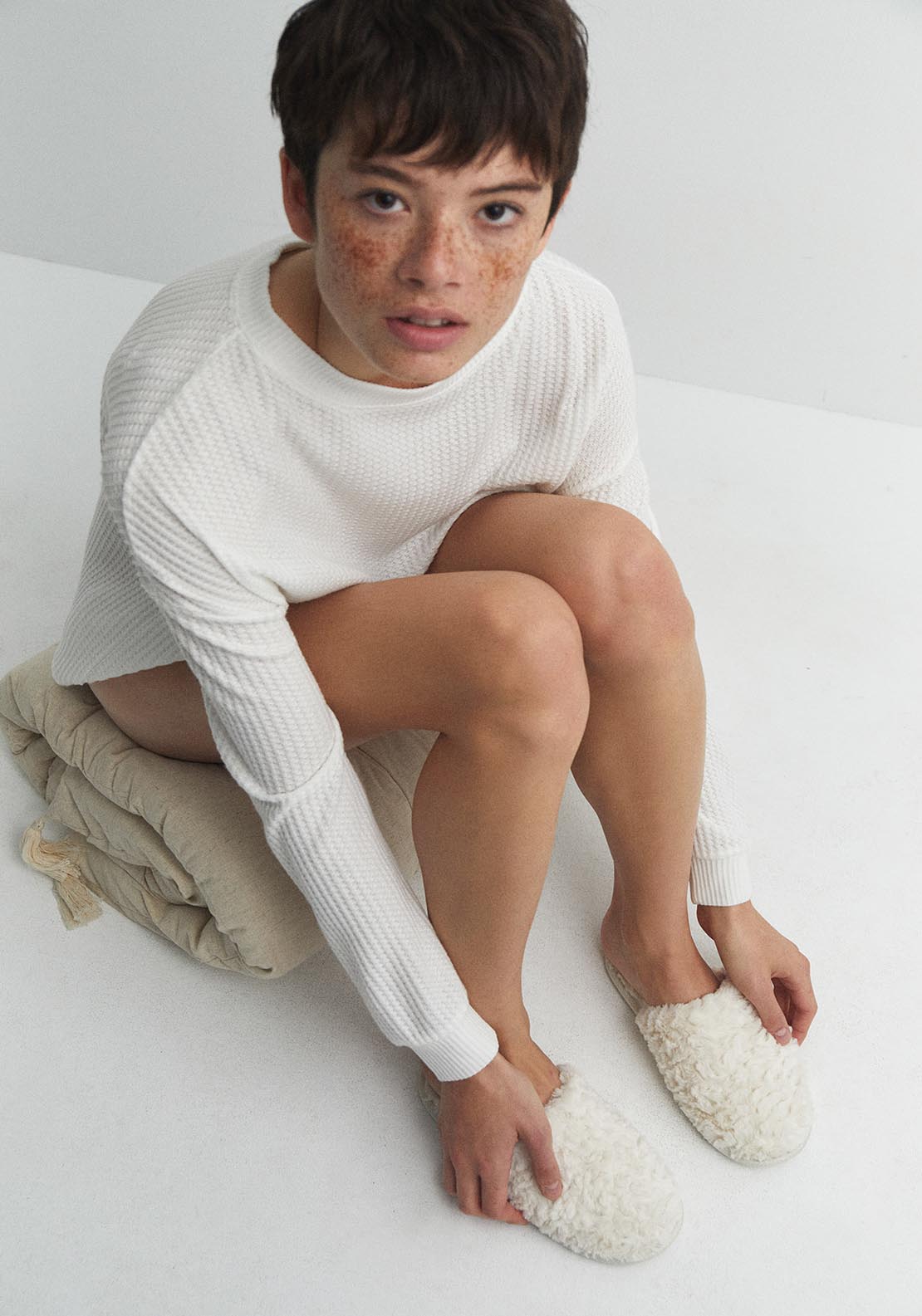 Sfera Curly texture house slippers - White 6 Shaws Department Stores