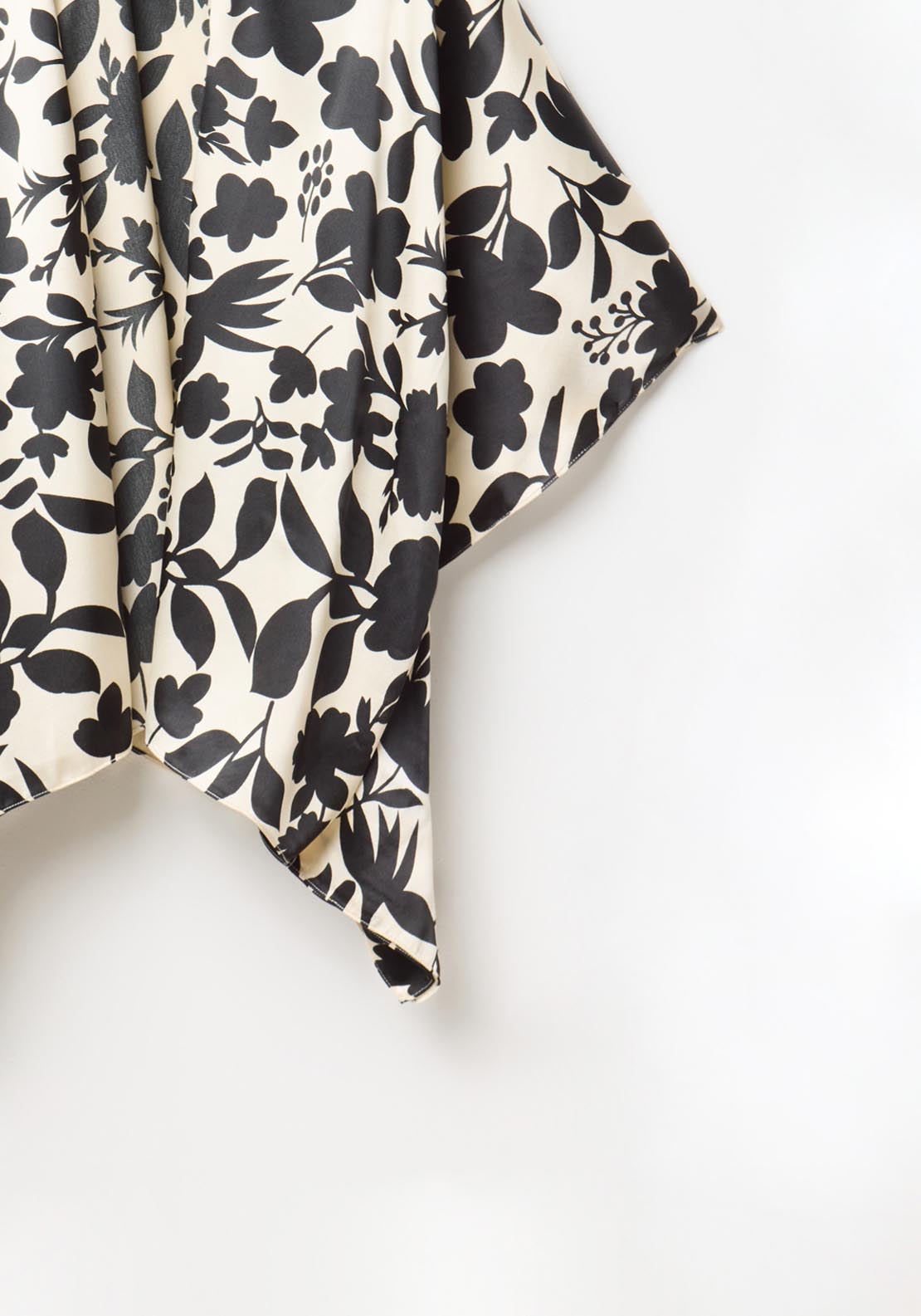 Sfera Bw Flowers Kimono - Ecru 4 Shaws Department Stores