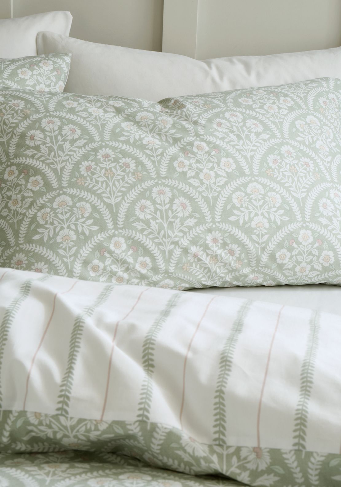 Bianca Scallop Floral 200 Thread Count Reversible Duvet Cover Set - Green 4 Shaws Department Stores