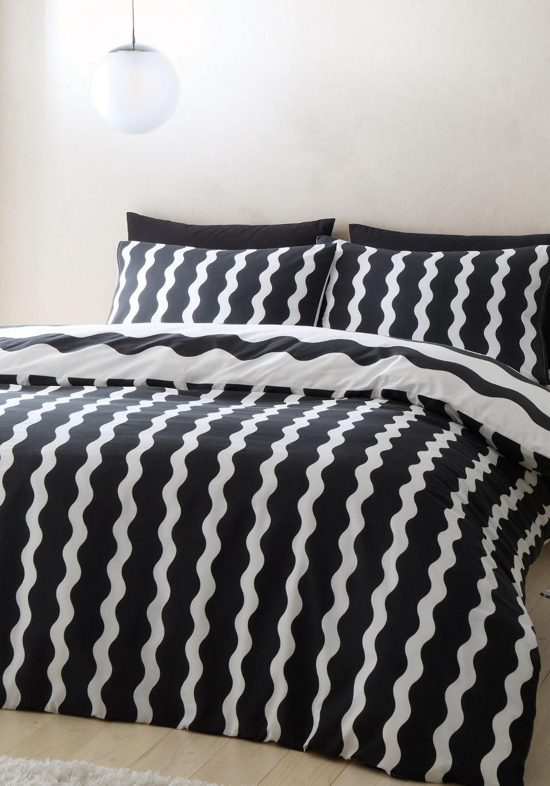 Sassy B Waves Reversible Duvet Cover Set - Black 2 Shaws Department Stores