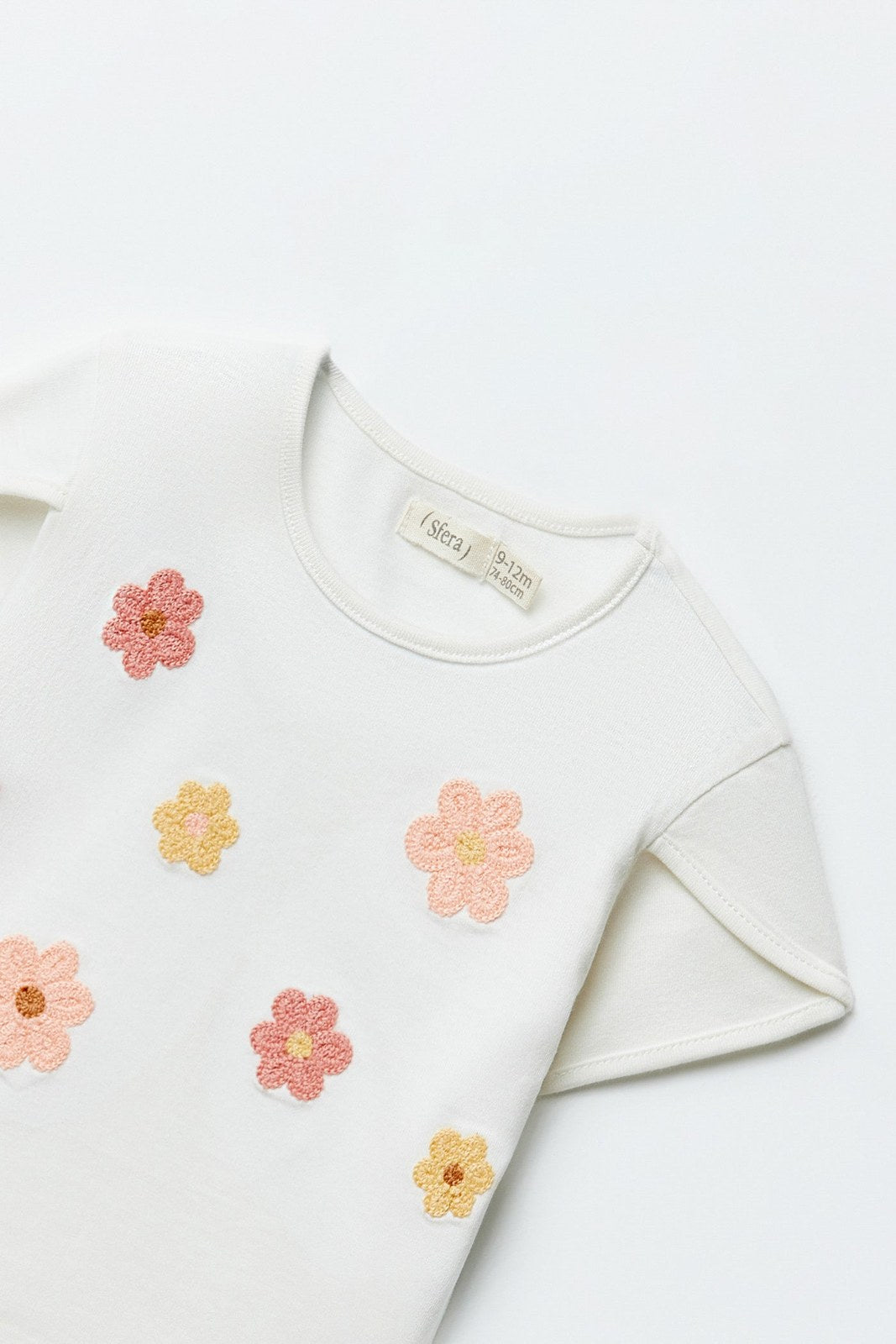 Sfera Crochet flowers T-shirt - White 2 Shaws Department Stores