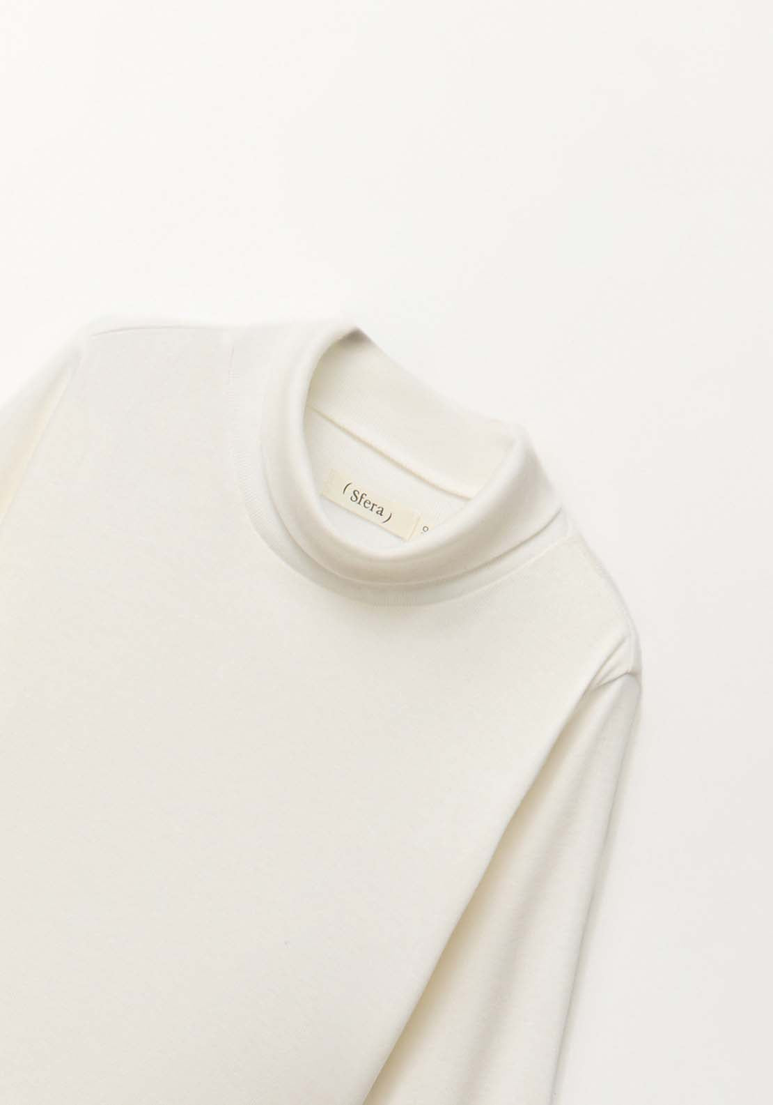 Plain High Neck Long-Sleeved T-Shirt - White