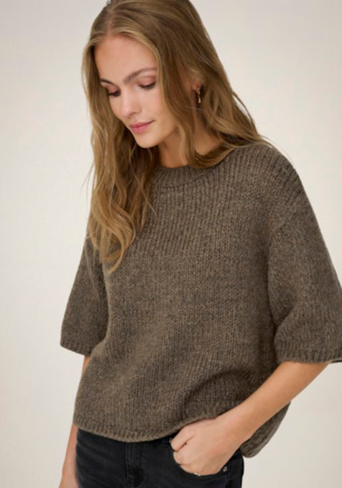 Linea Short Sleeve Round Neck Pullover - Shitake