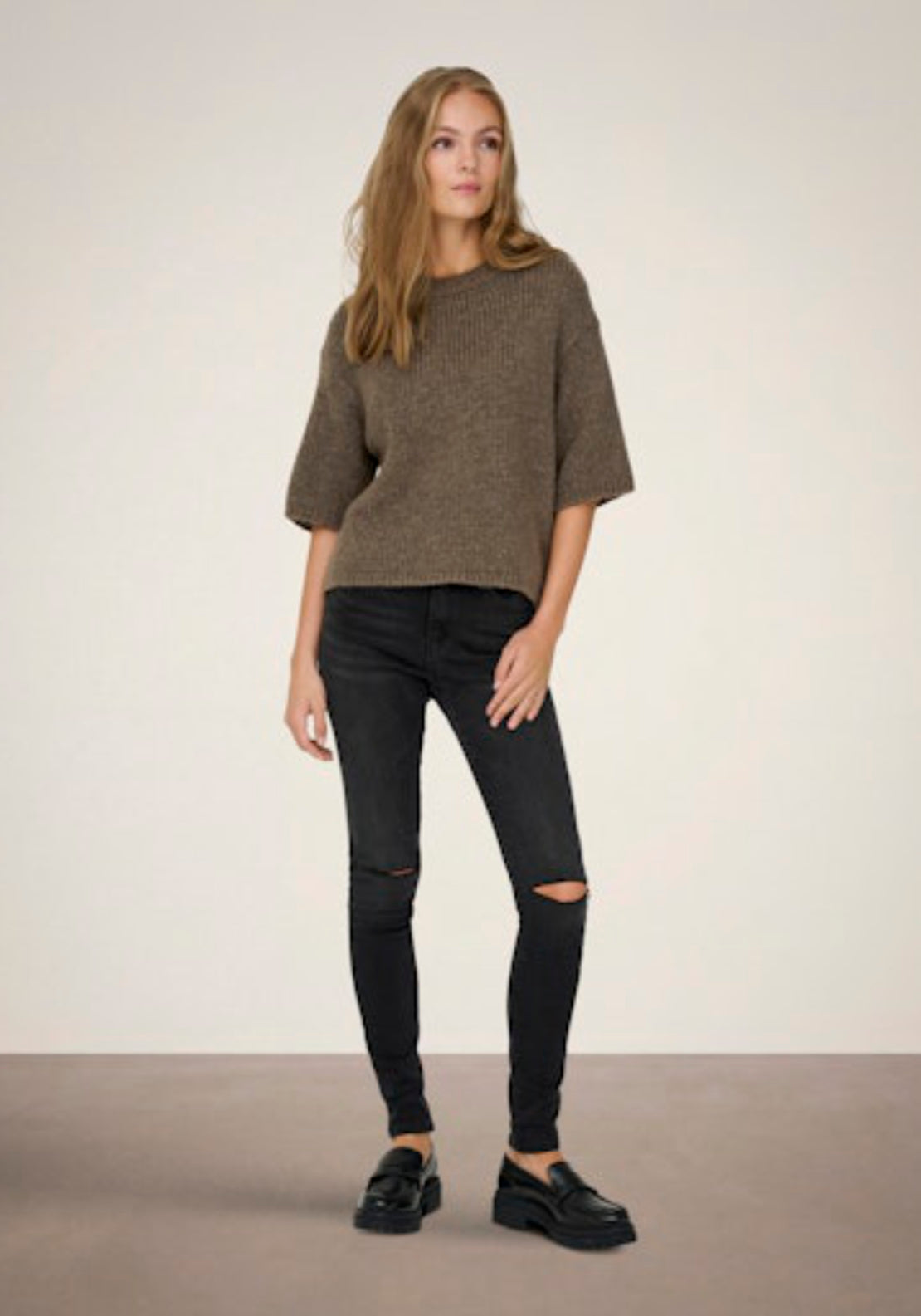 Linea Short Sleeve Round Neck Pullover - Shitake