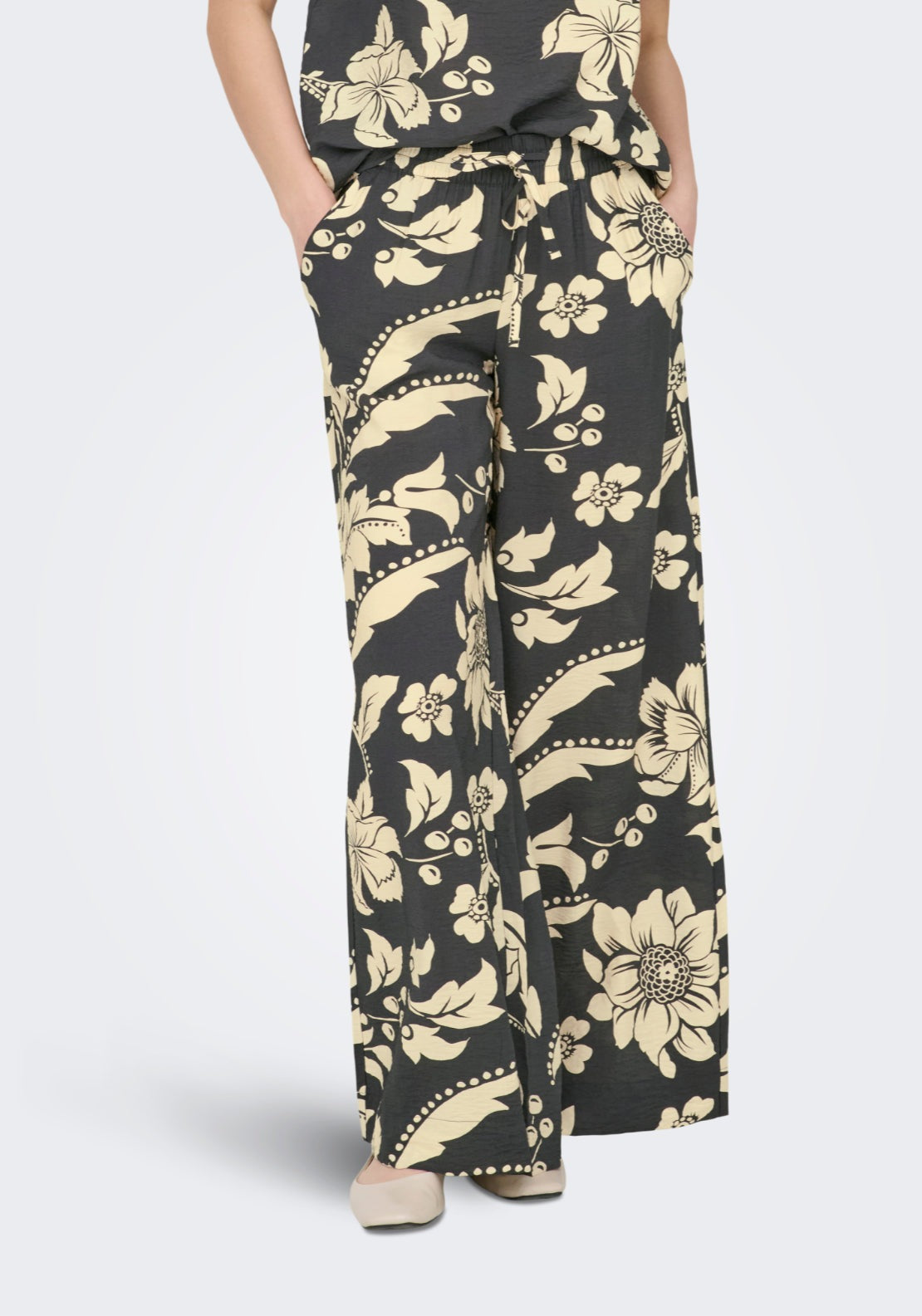 Jdy Troya Life Medium Waist Palazzo Pant - Phantom/creme Flowers 1 Shaws Department Stores