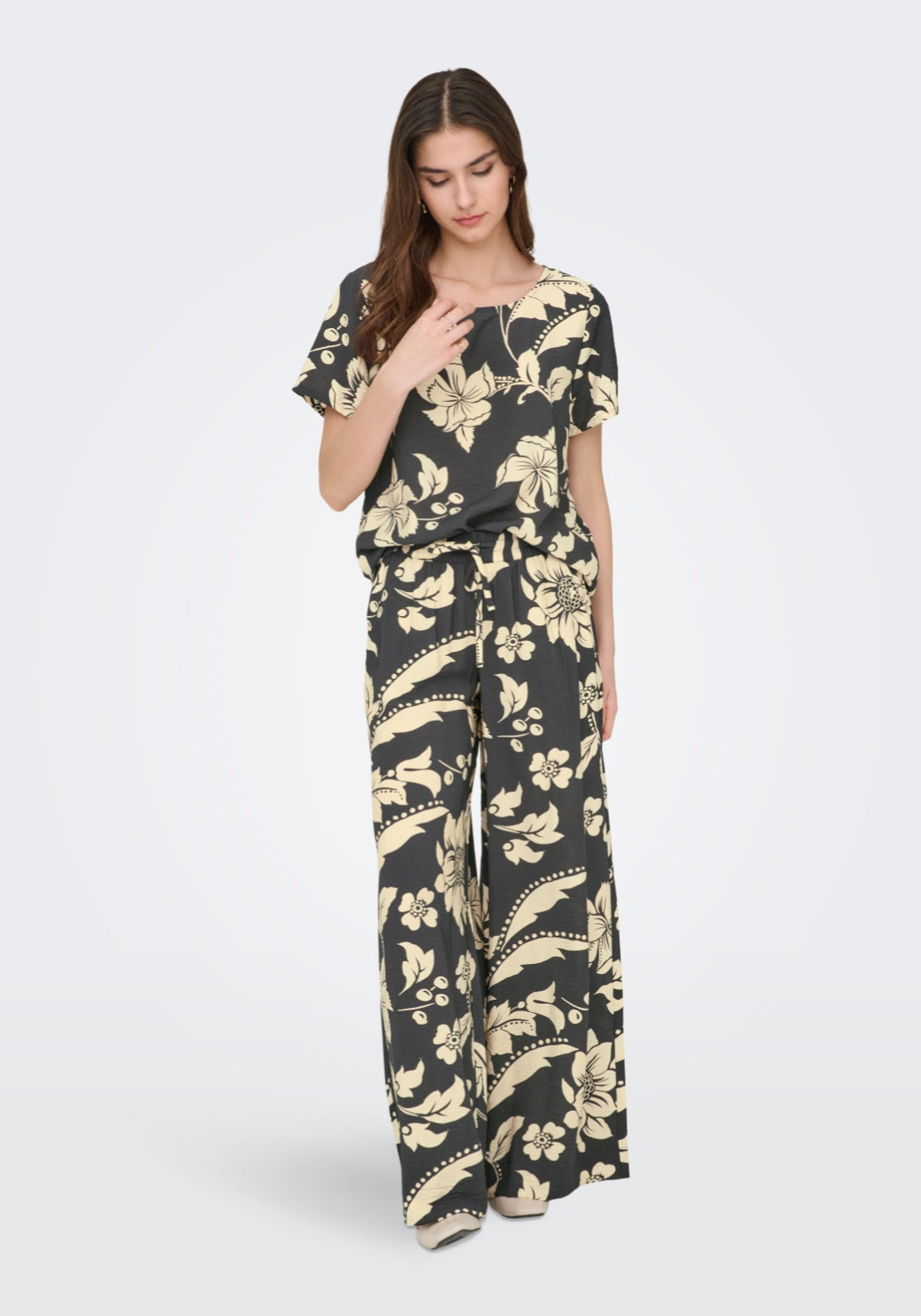 Jdy Troya Life Medium Waist Palazzo Pant - Phantom/creme Flowers 5 Shaws Department Stores